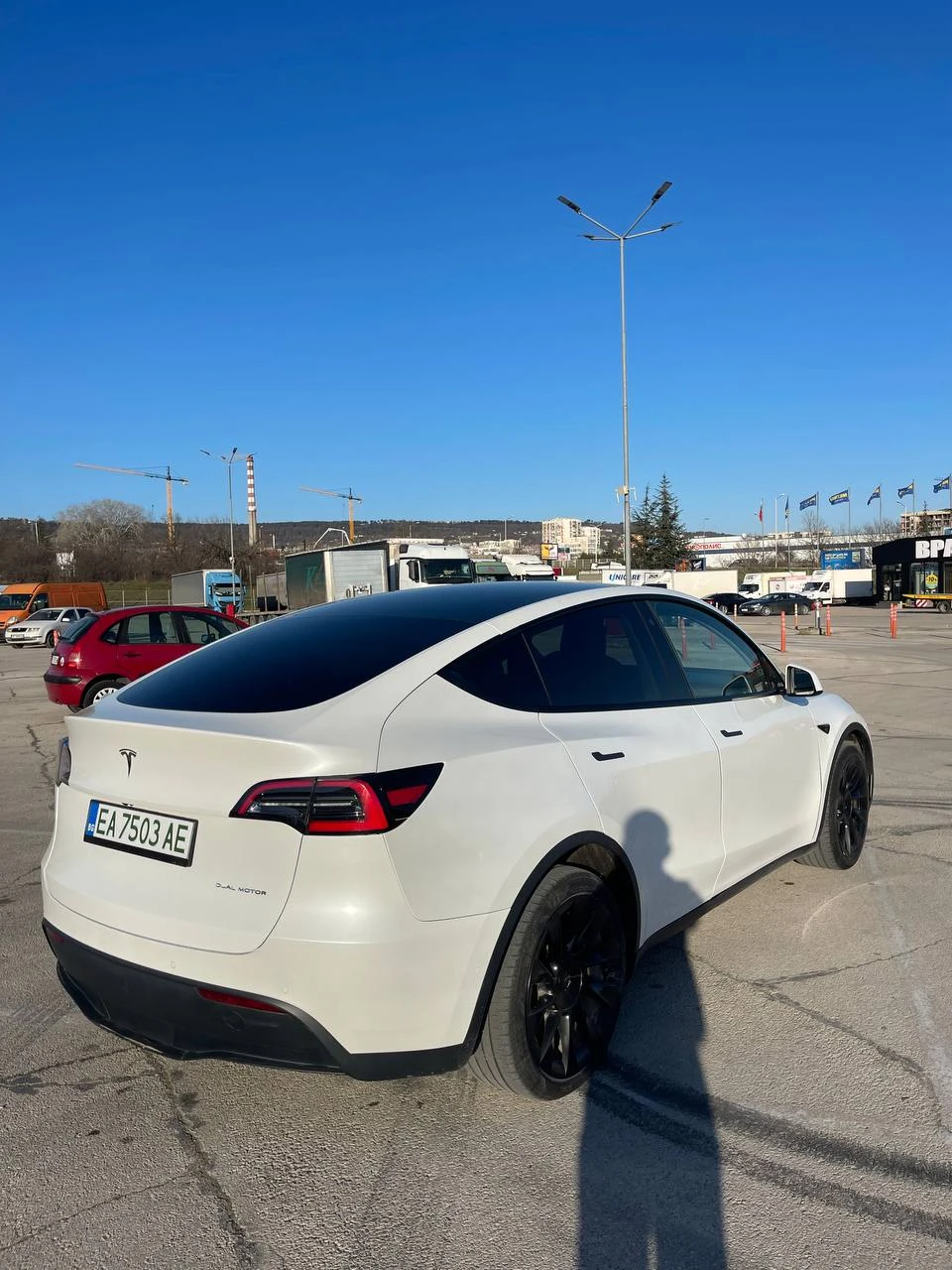 Tesla Model Y Dual motor, снимка 8 - Автомобили и джипове - 54294563