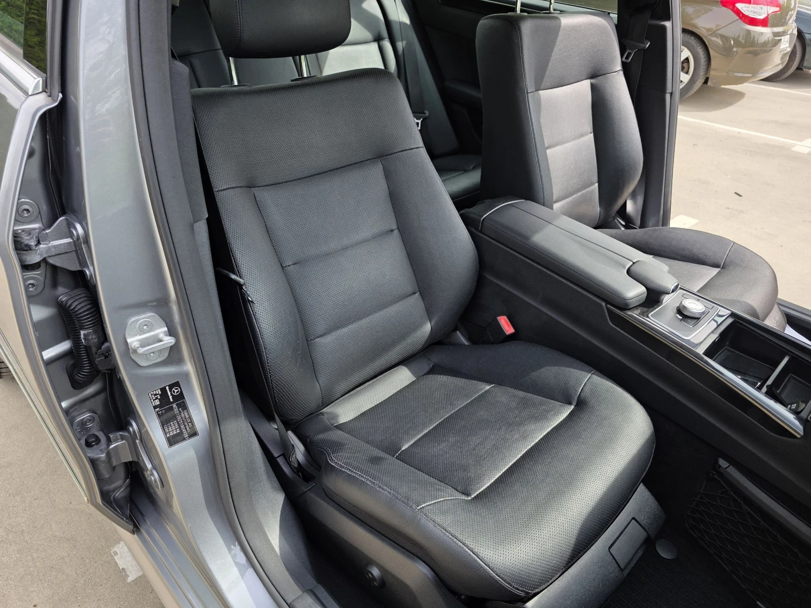 Mercedes-Benz E 350 3, 0CDI-231kc Avantgarde , снимка 14 - Автомобили и джипове - 54477575