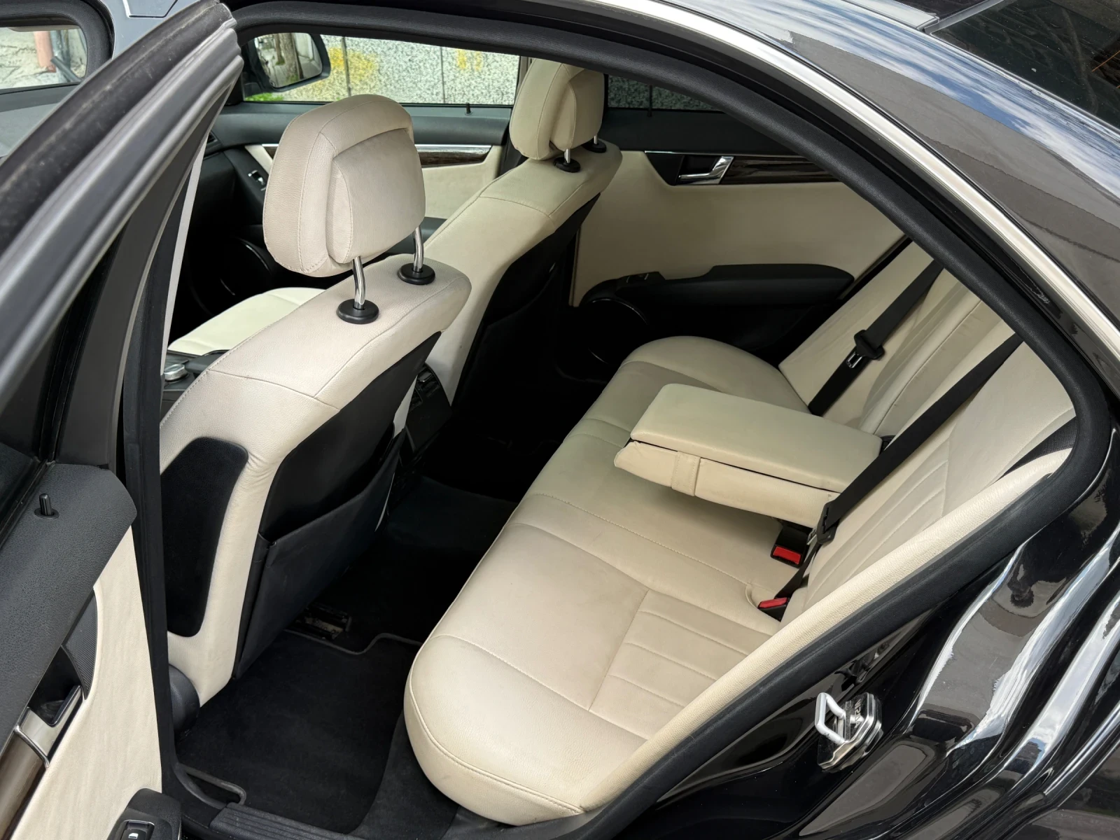 Mercedes-Benz C 320, снимка 7 - Автомобили и джипове - 54510233