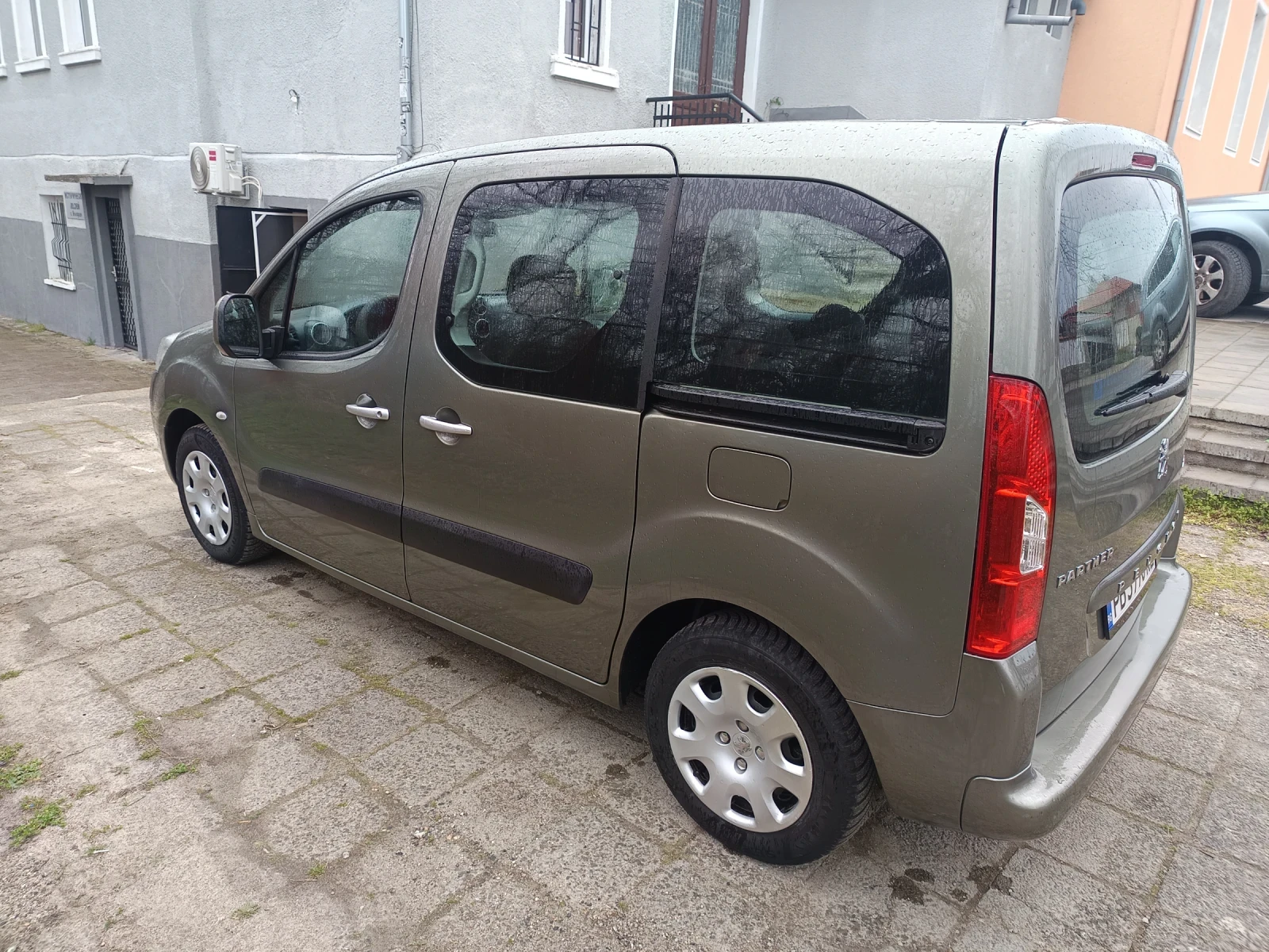 Peugeot Partner 1.6i Tepee, снимка 5 - Автомобили и джипове - 54899113