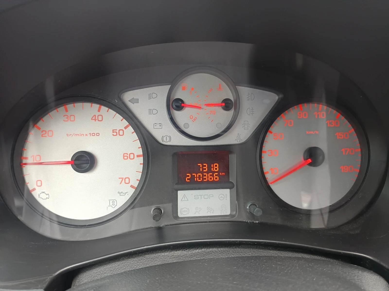 Peugeot Partner 1.6i Tepee, снимка 10 - Автомобили и джипове - 54899113