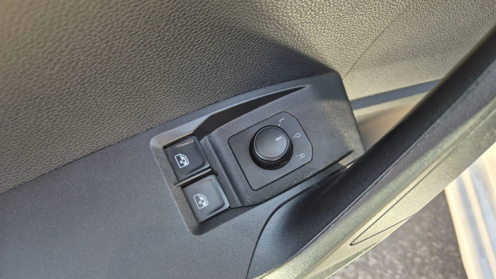 Seat Ibiza 77000km, снимка 15 - Автомобили и джипове - 55663419