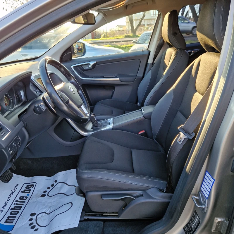 Volvo XC60 2.4D5 Automatic AWD, снимка 8 - Автомобили и джипове - 52739155