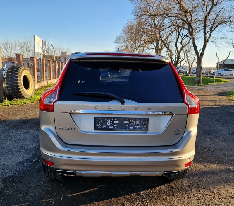 Volvo XC60 2.4D5 Automatic AWD, снимка 5 - Автомобили и джипове - 52739155
