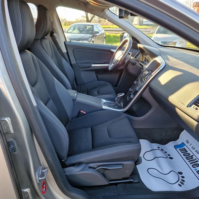 Volvo XC60 2.4D5 Automatic AWD, снимка 14 - Автомобили и джипове - 52739155