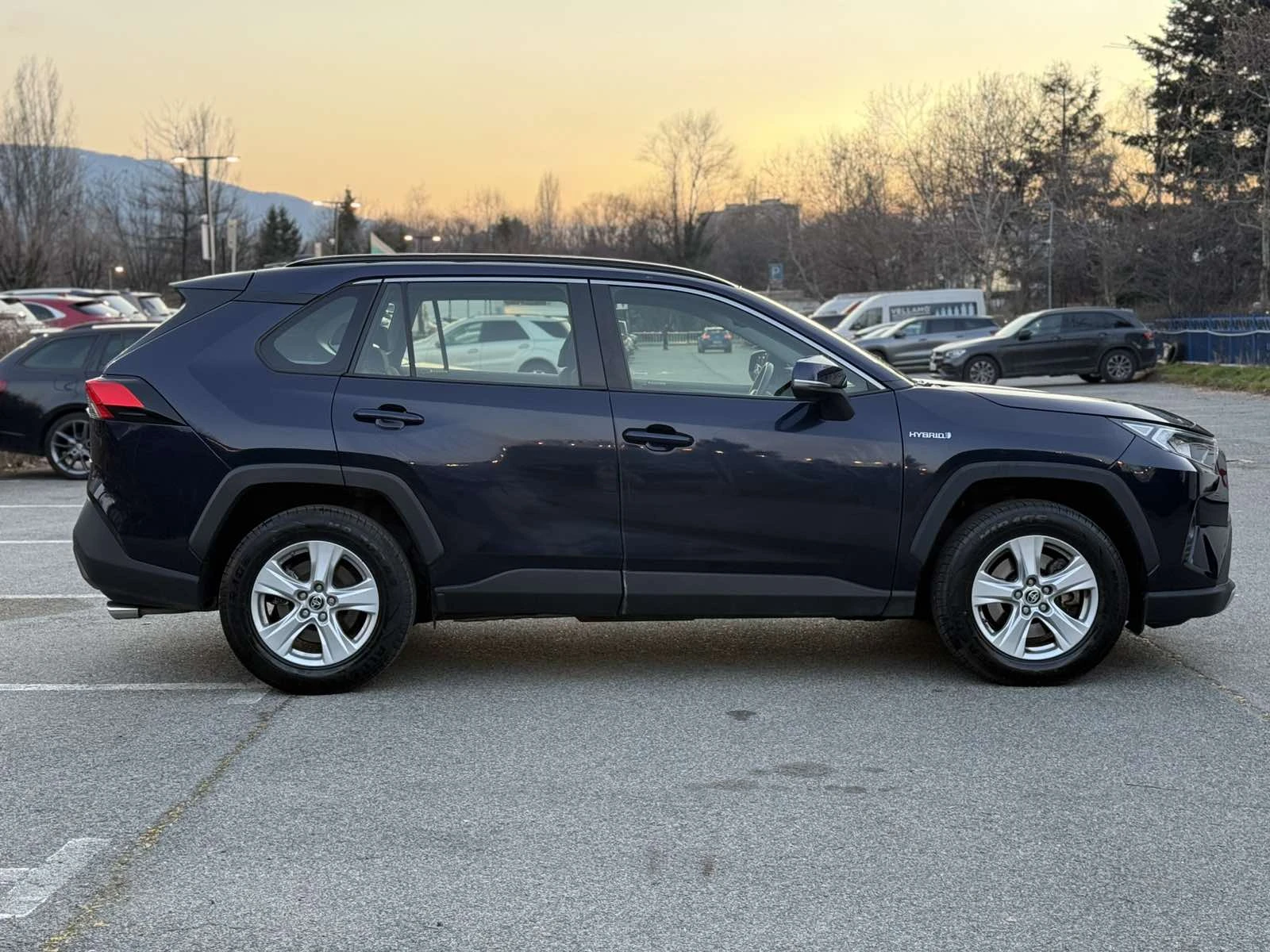 Toyota Rav4 Hybrid , снимка 4 - Автомобили и джипове - 53770111