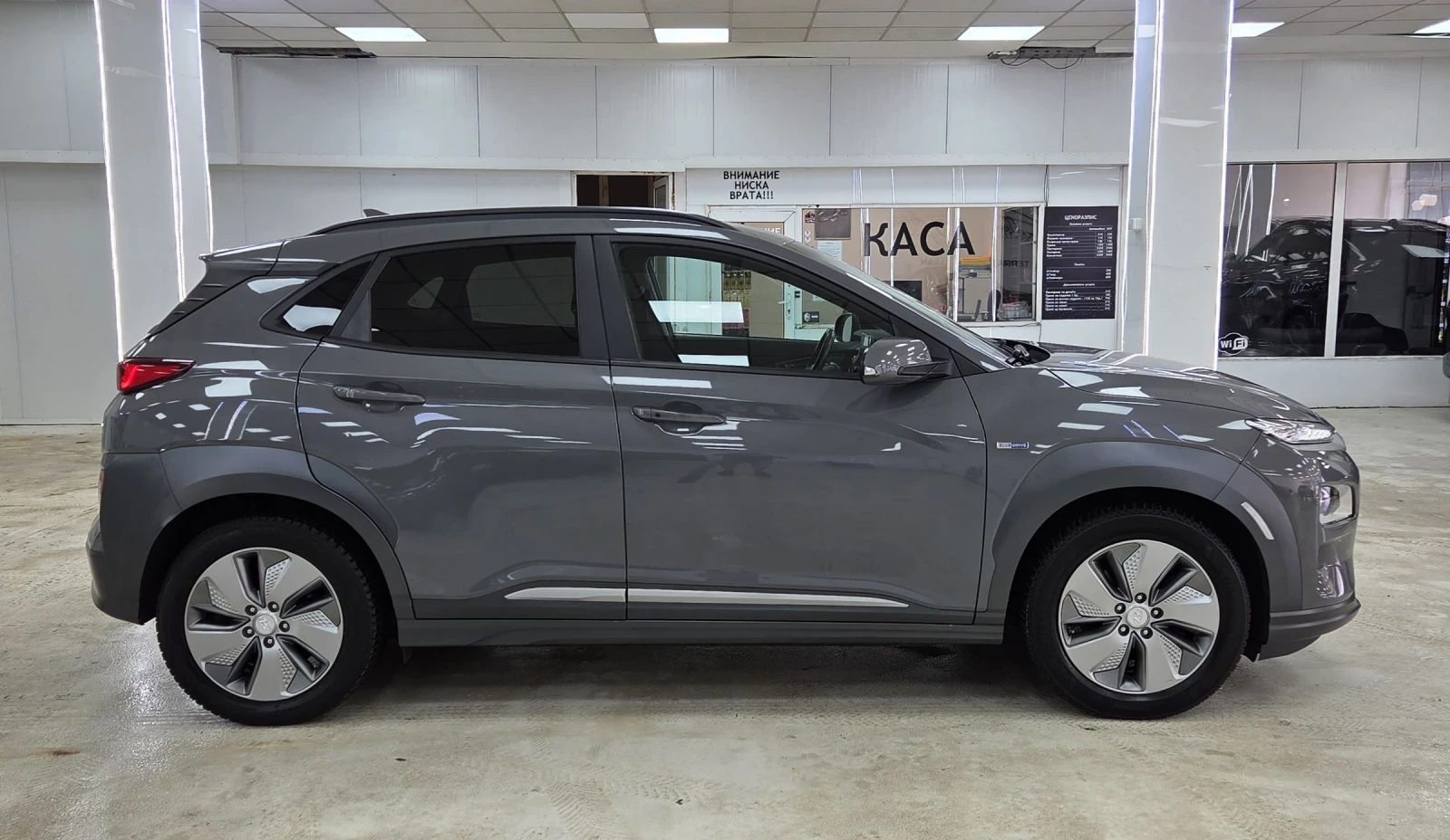 Hyundai Kona 64KWh/SOH100%/Blue Link, снимка 3 - Автомобили и джипове - 54700517