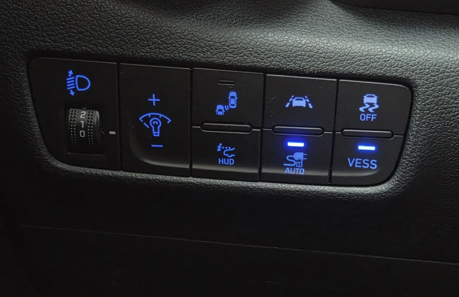 Hyundai Kona 64KWh/SOH100%/Blue Link, снимка 14 - Автомобили и джипове - 54700517