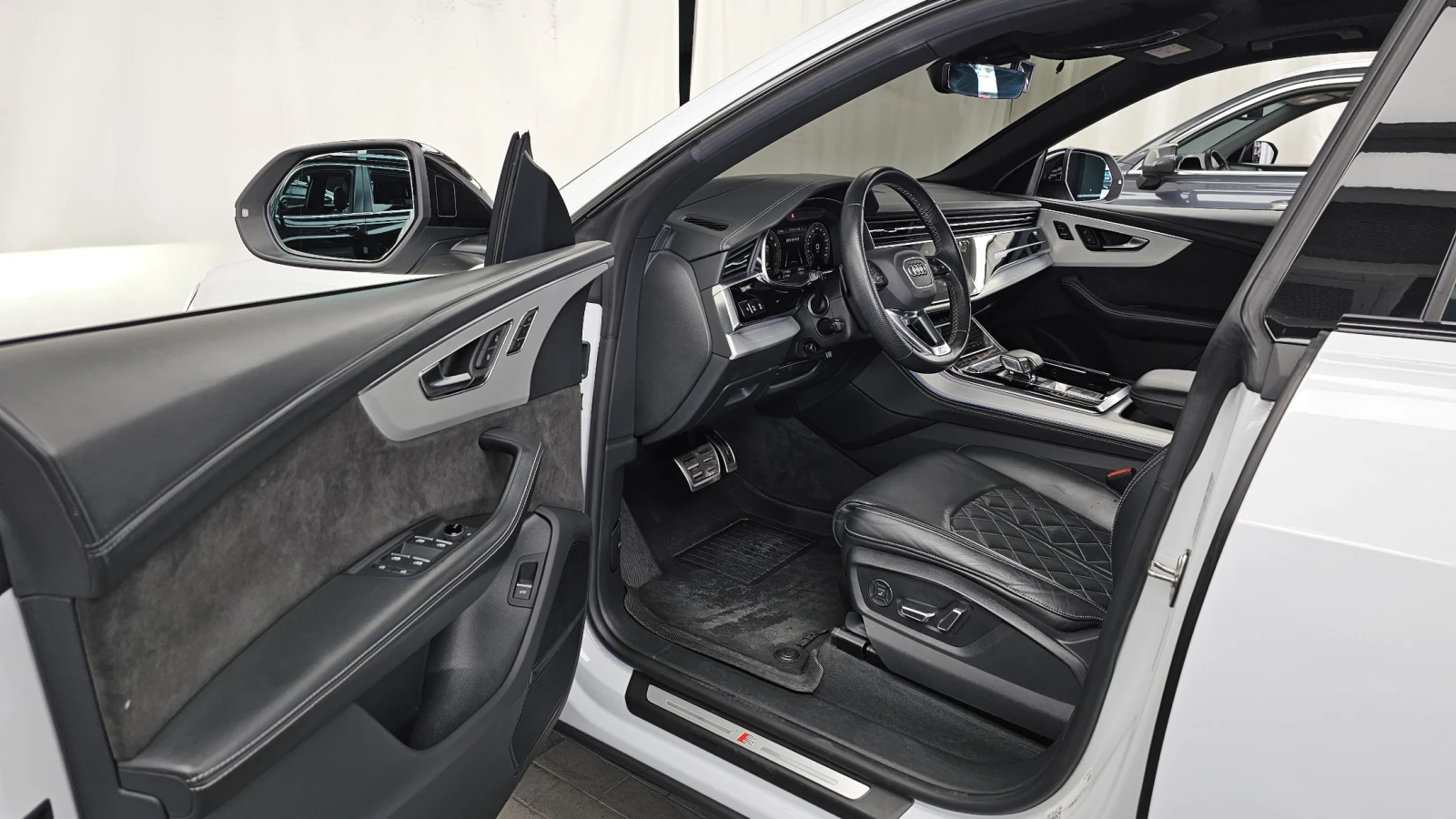 Audi Q8 MATRIX* DIS* SOFT-CLOSE* МАСАЖ* ОБДУХ* 360* HUD* S, снимка 8 - Автомобили и джипове - 55087284