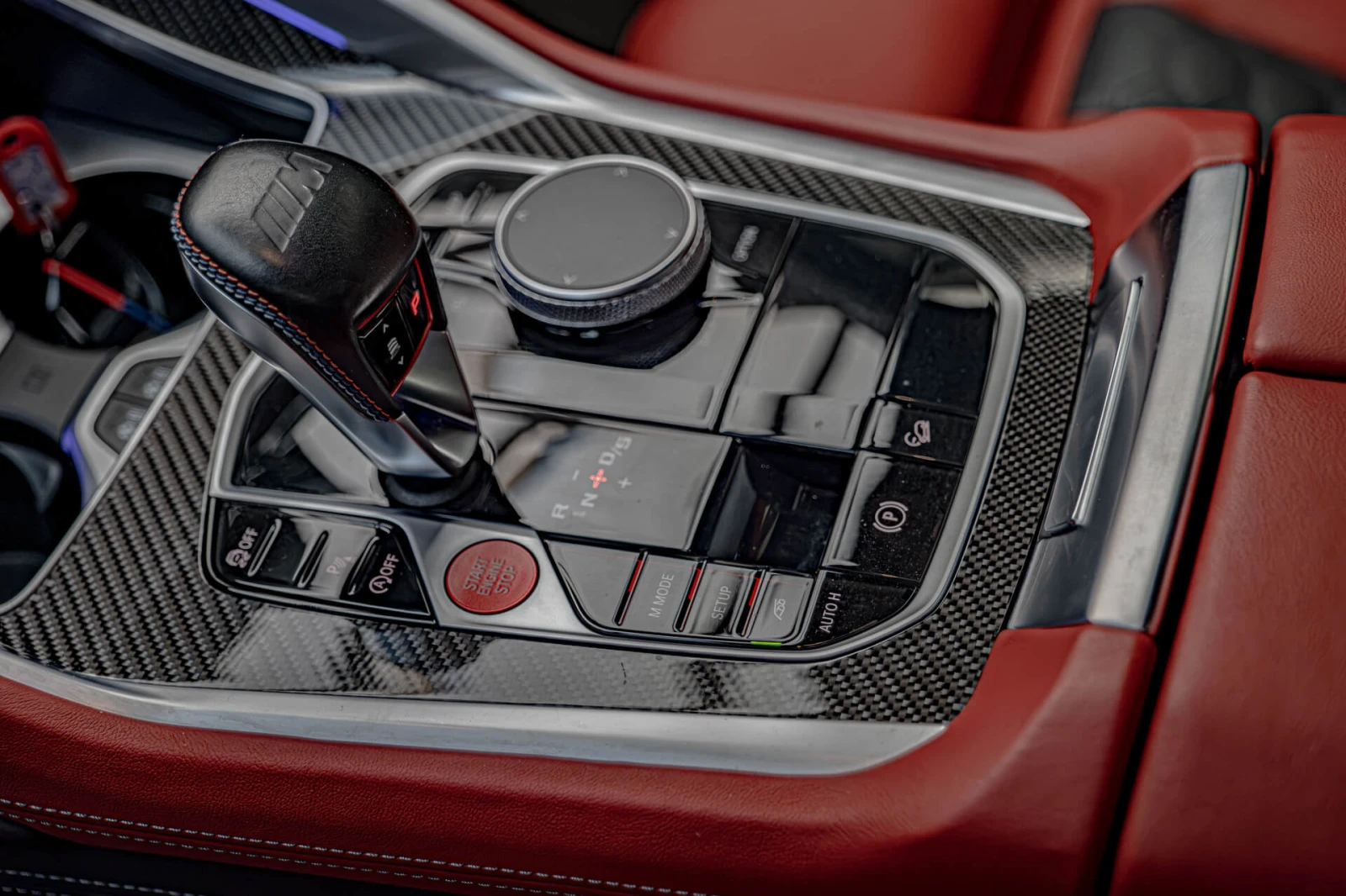 BMW X6 M/Competition/Harman Kardon/HuD/Карбон/Камера 360/, снимка 13 - Автомобили и джипове - 55825431