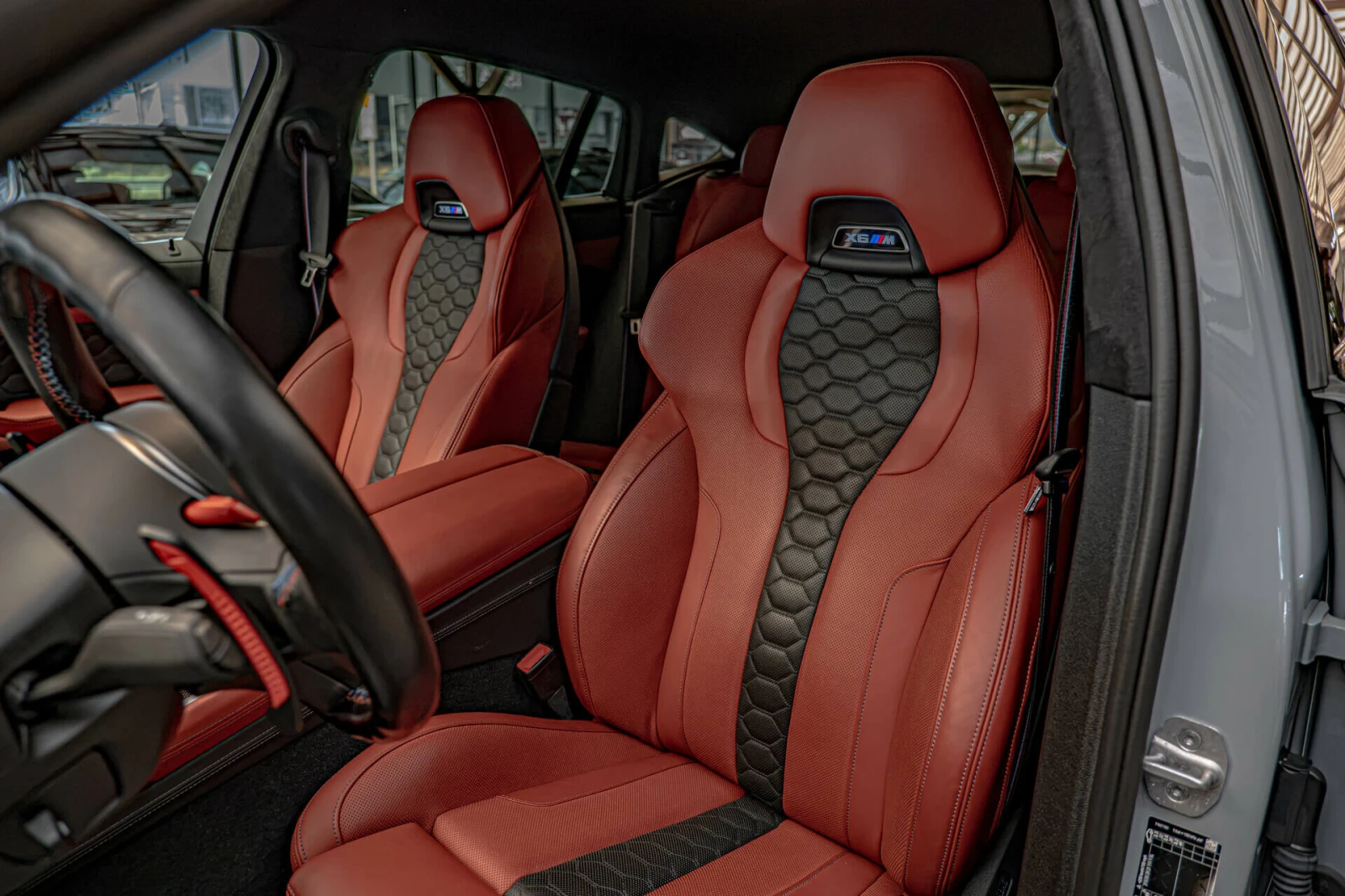 BMW X6 M/Competition/Harman Kardon/HuD/Карбон/Камера 360/, снимка 9 - Автомобили и джипове - 55825431