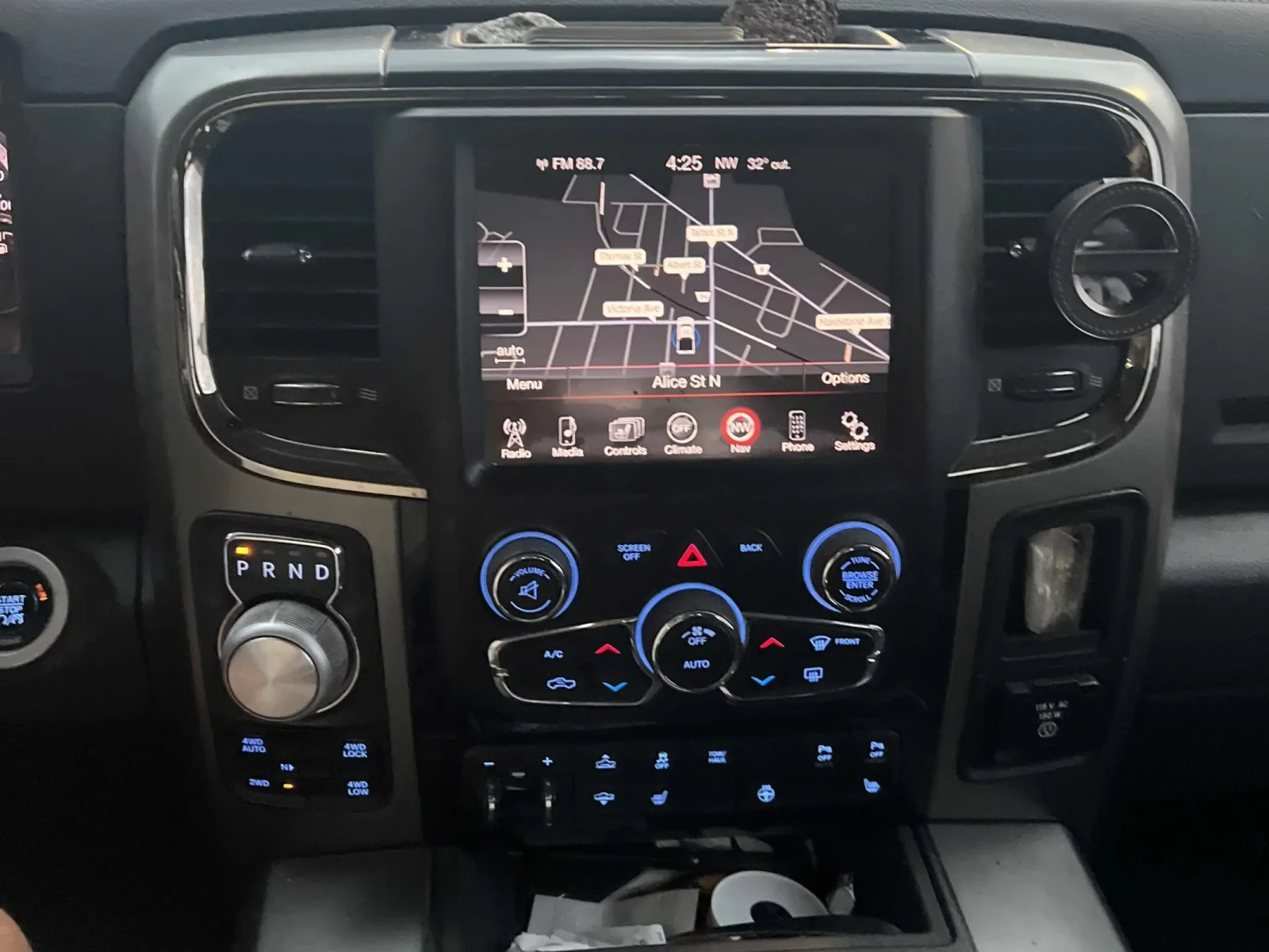 Dodge RAM 1500 * CARFAX * ОПЦИЯ ЗА ФИНАНСИРАНЕ * , снимка 10 - Автомобили и джипове - 55985654