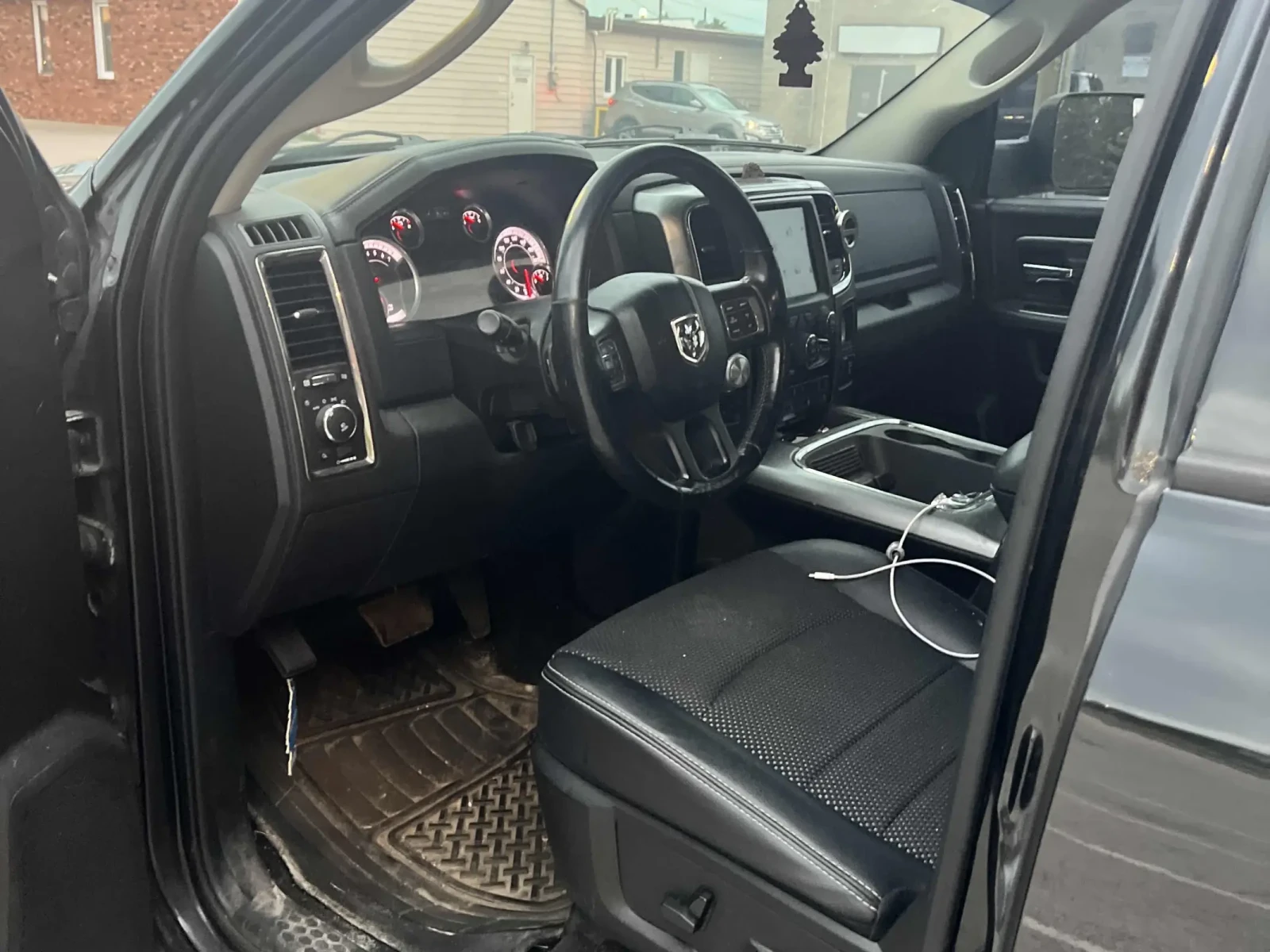 Dodge RAM 1500 * CARFAX * ОПЦИЯ ЗА ФИНАНСИРАНЕ * , снимка 6 - Автомобили и джипове - 55985654