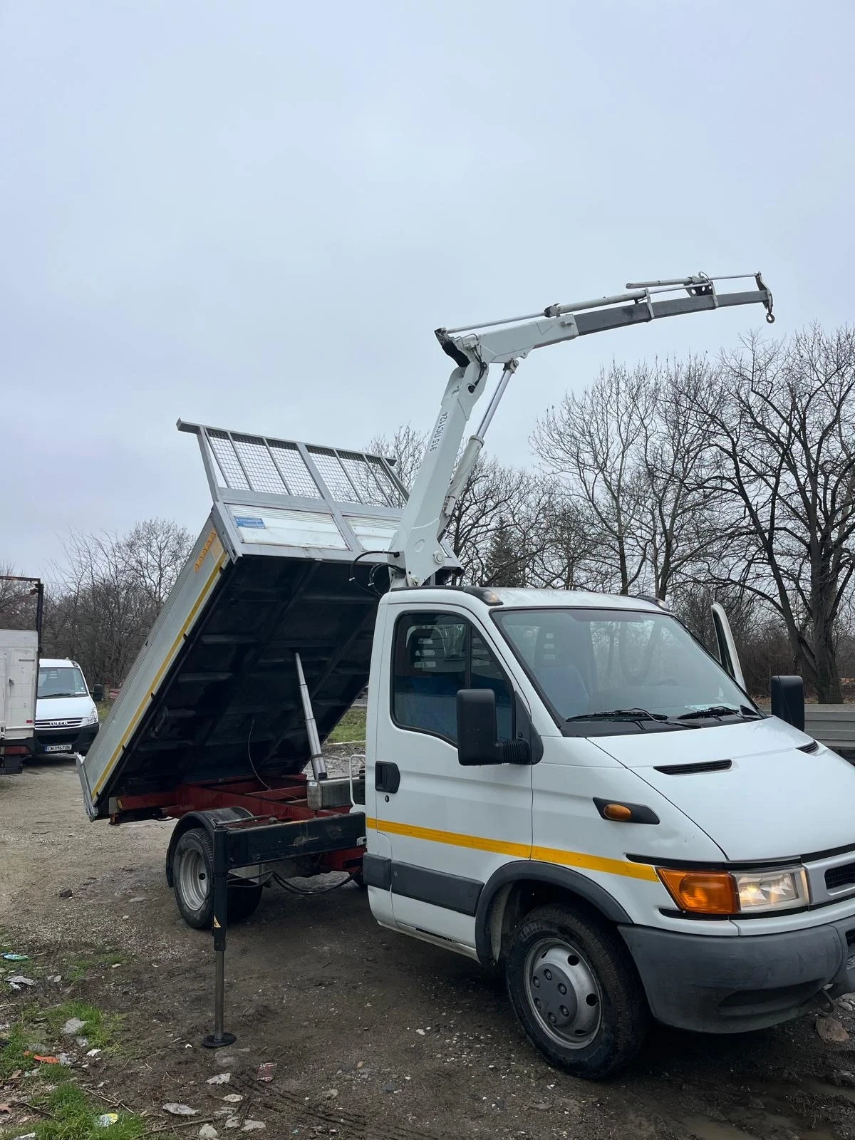 Iveco 35c13 "Б" кат. Самосвал с Кран - изображение 3