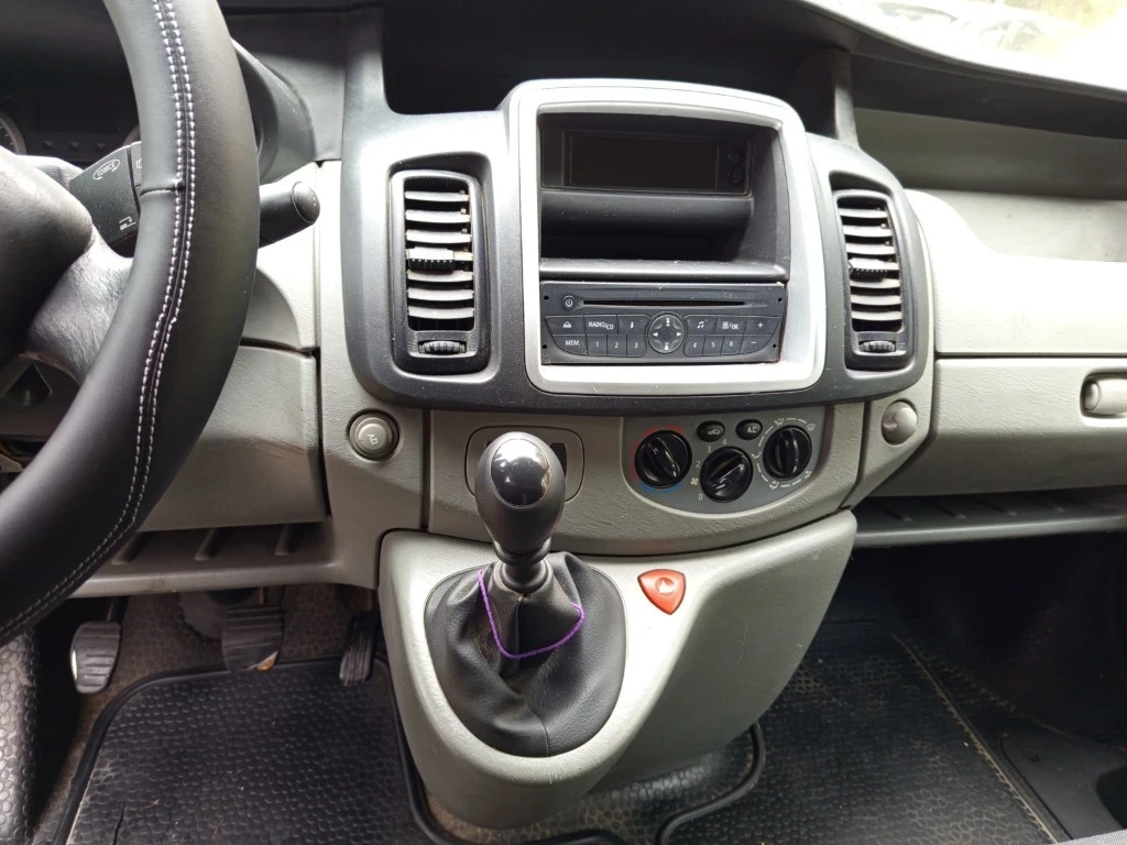 Opel Vivaro 2.0D, снимка 8 - Бусове и автобуси - 54637516