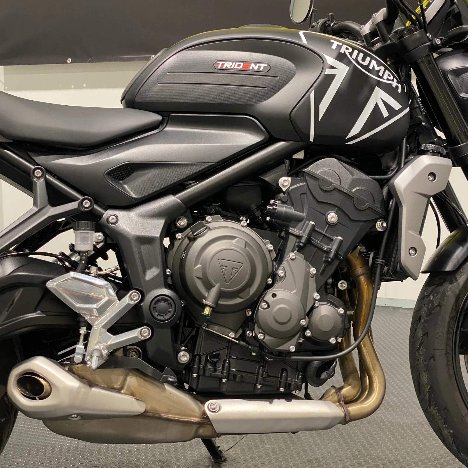 Triumph Trident 660 Quickshifter Наличен 3800км - изображение 7