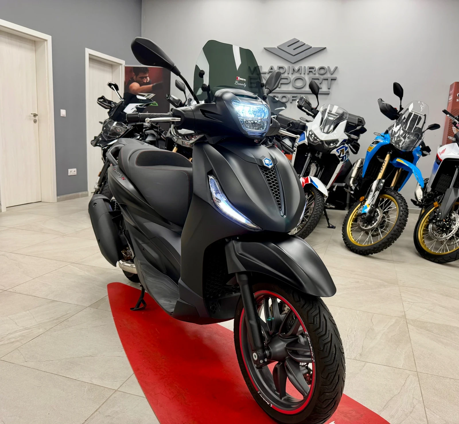 Piaggio Beverly 300 S 2022, снимка 8 - Мотоциклети и мототехника - 55366525