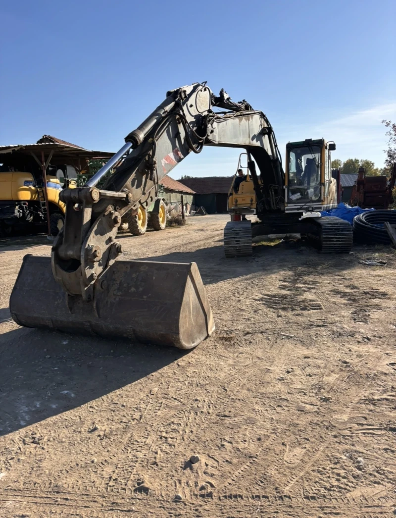 Багер Volvo 220, снимка 2 - Индустриална техника - 52423826