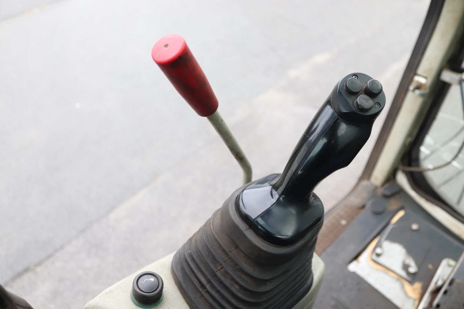  Liebherr A924C | Mobile.bg   12