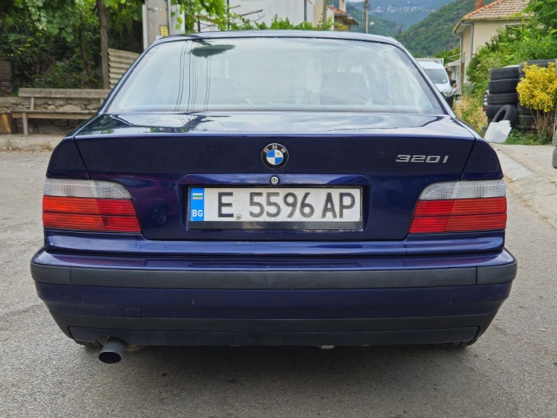 BMW 320 I, снимка 5 - Автомобили и джипове - 46459462