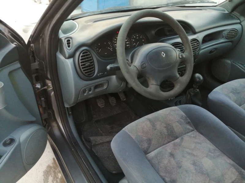 Renault Megane, снимка 4 - Автомобили и джипове - 48358422