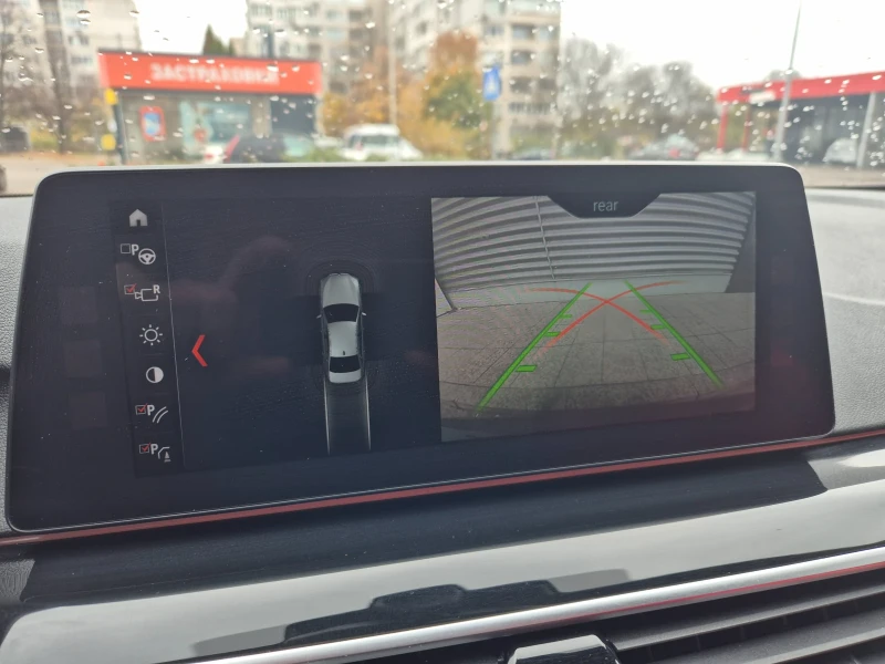 BMW 530 D Xdrive! M пакет! Harman! Вакум! Обдухване!, снимка 13 - Автомобили и джипове - 52353042