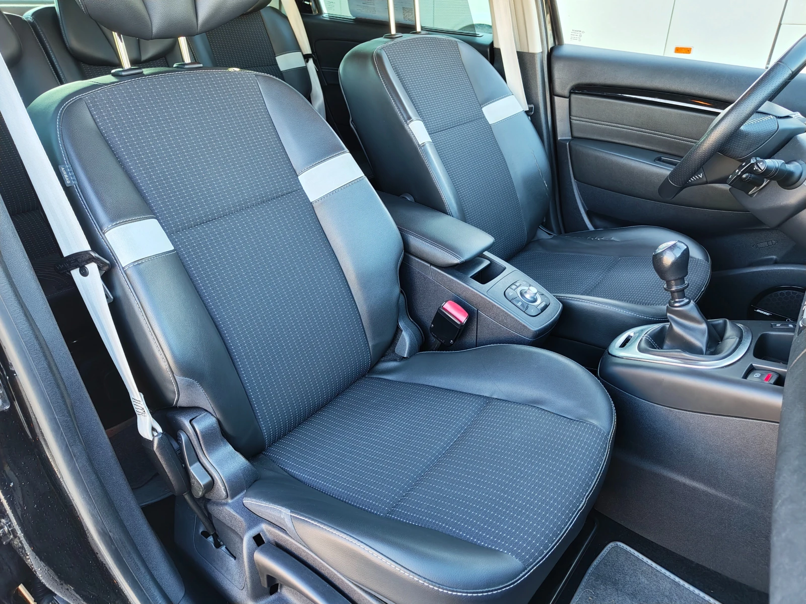 Renault Scenic BOSE 1.6 DCI - изображение 9