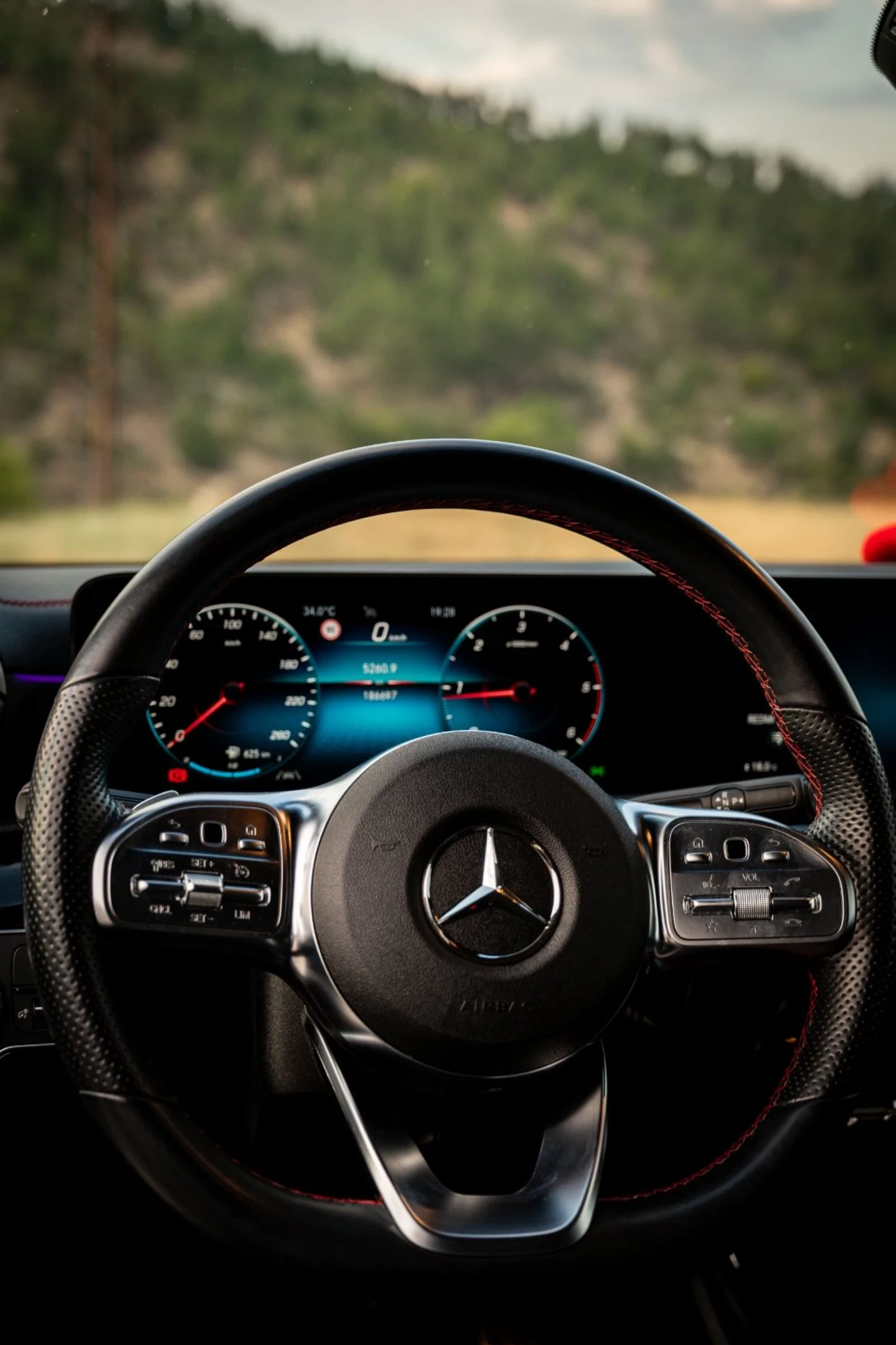 Mercedes-Benz CLA 200 AMG Line бяла перла, снимка 17 - Автомобили и джипове - 53885175