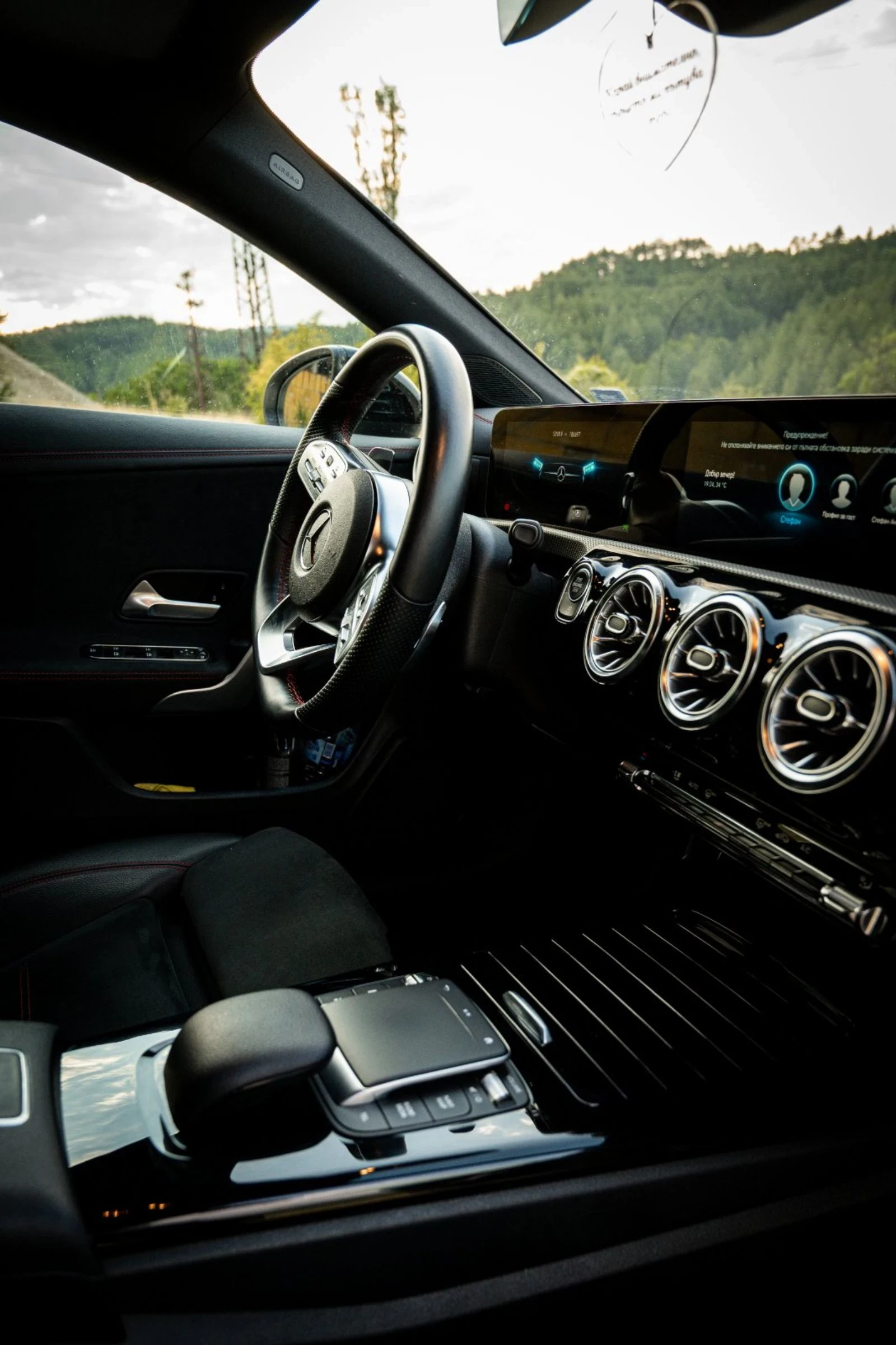 Mercedes-Benz CLA 200 AMG Line бяла перла, снимка 14 - Автомобили и джипове - 53885175