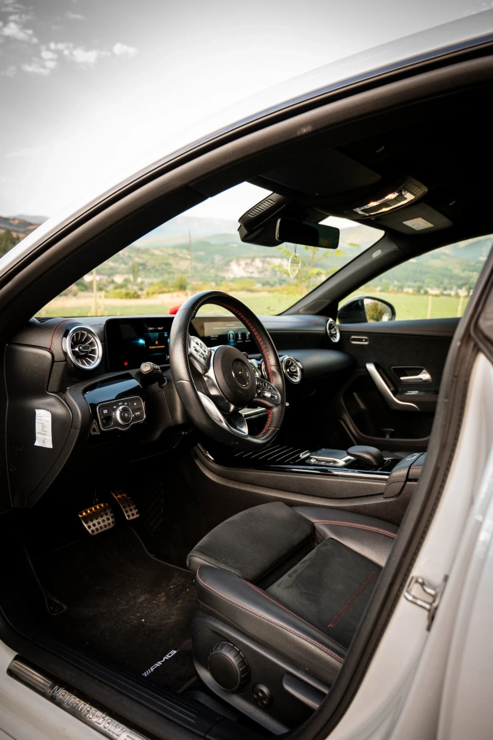 Mercedes-Benz CLA 200 AMG Line бяла перла, снимка 7 - Автомобили и джипове - 53885175