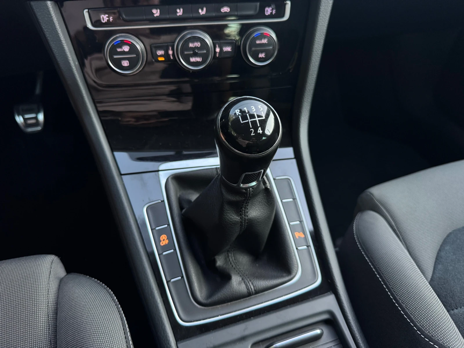 VW Golf 1.6TDI* Highline LED EURO6 - изображение 9