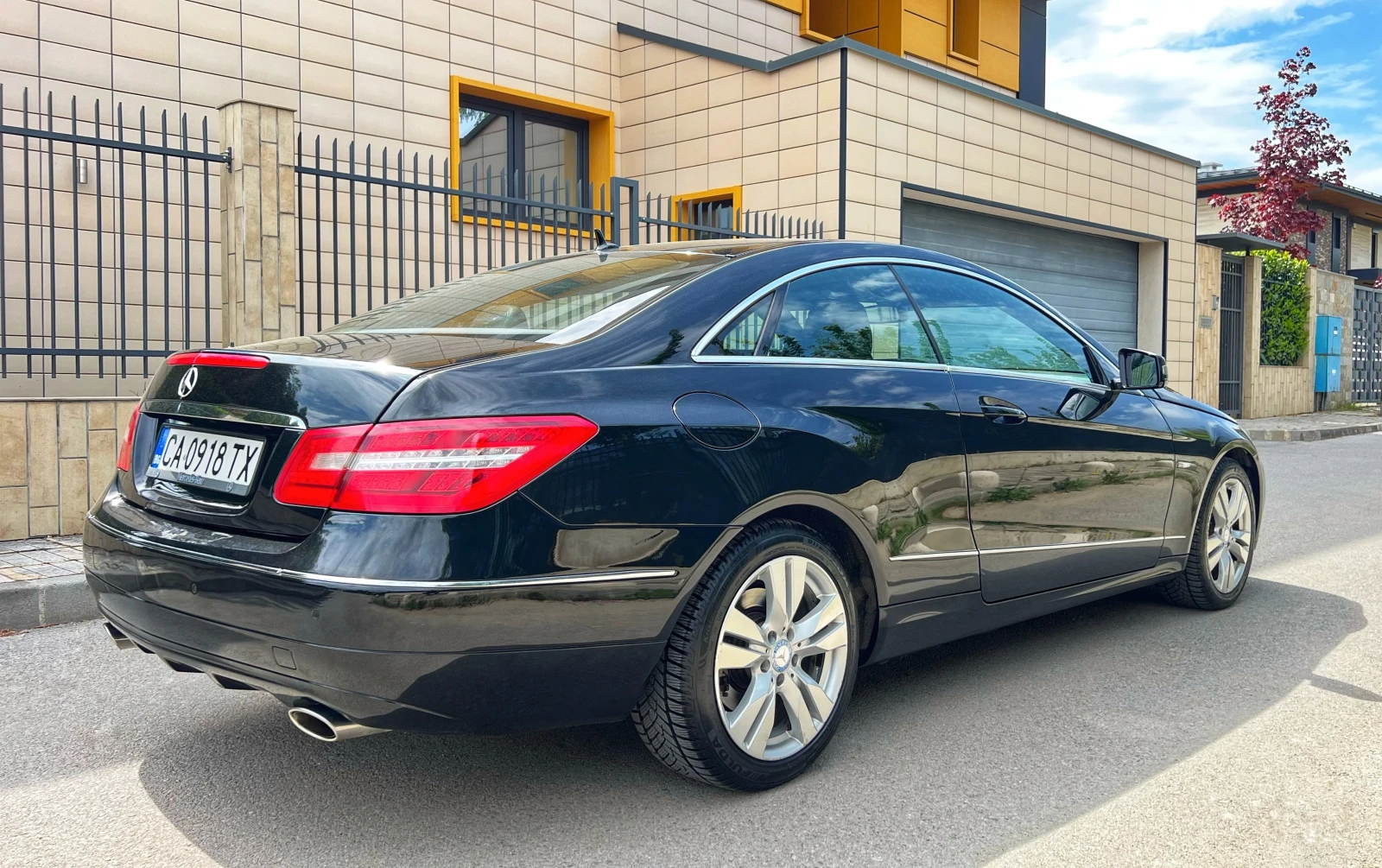 Mercedes-Benz E 350 CGI BlueEFFICIENCY V6 7G-TRONIC - изображение 3