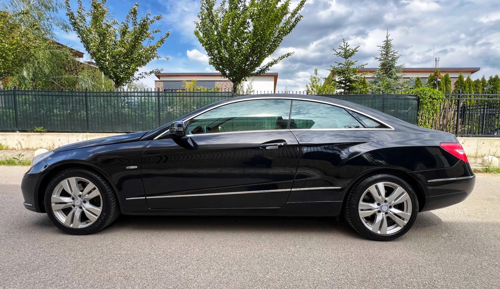Mercedes-Benz E 350 CGI BlueEFFICIENCY V6 7G-TRONIC - изображение 6