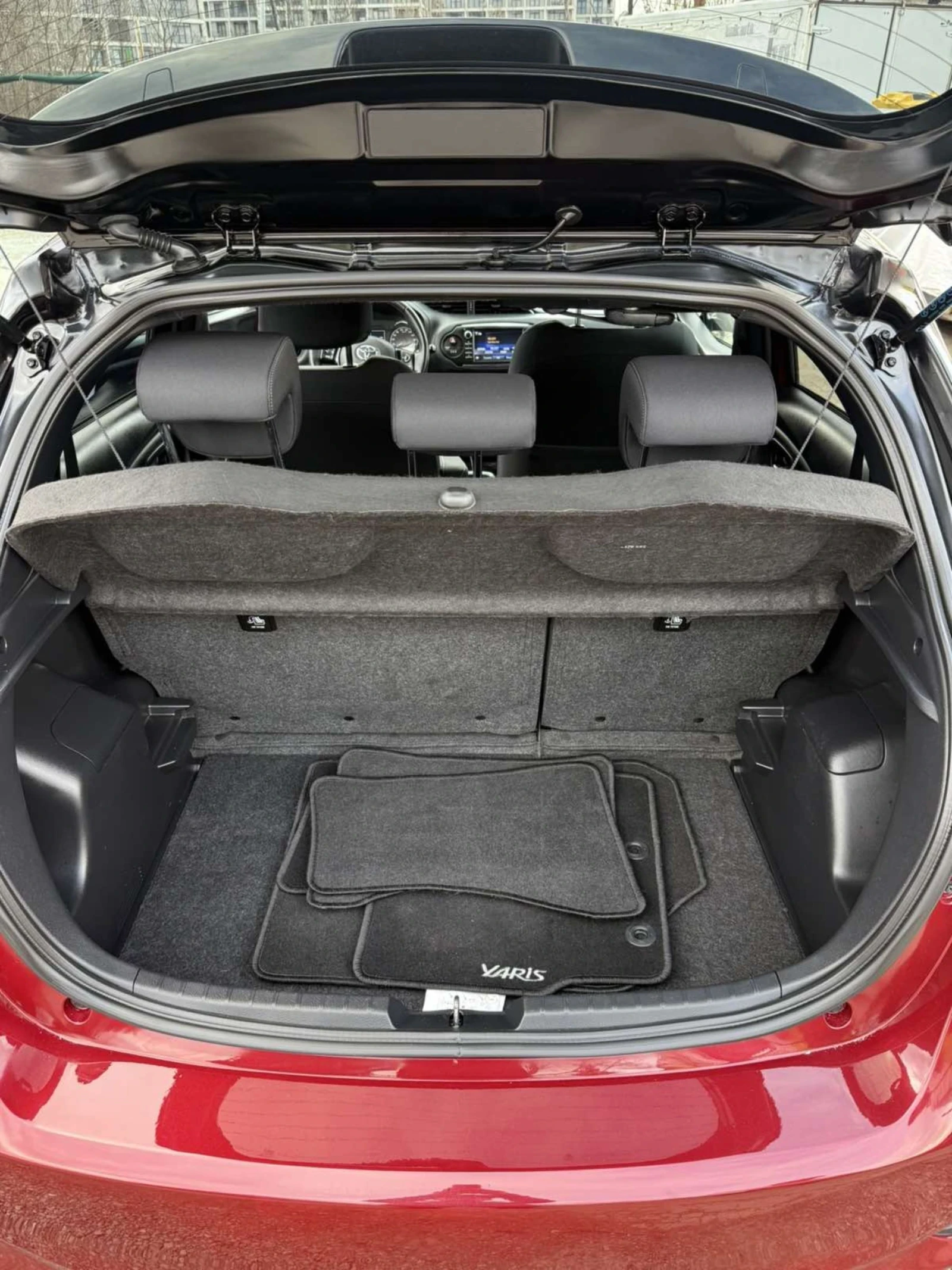 Toyota Yaris HYBRID BiTone 90000км, снимка 15 - Автомобили и джипове - 53940378