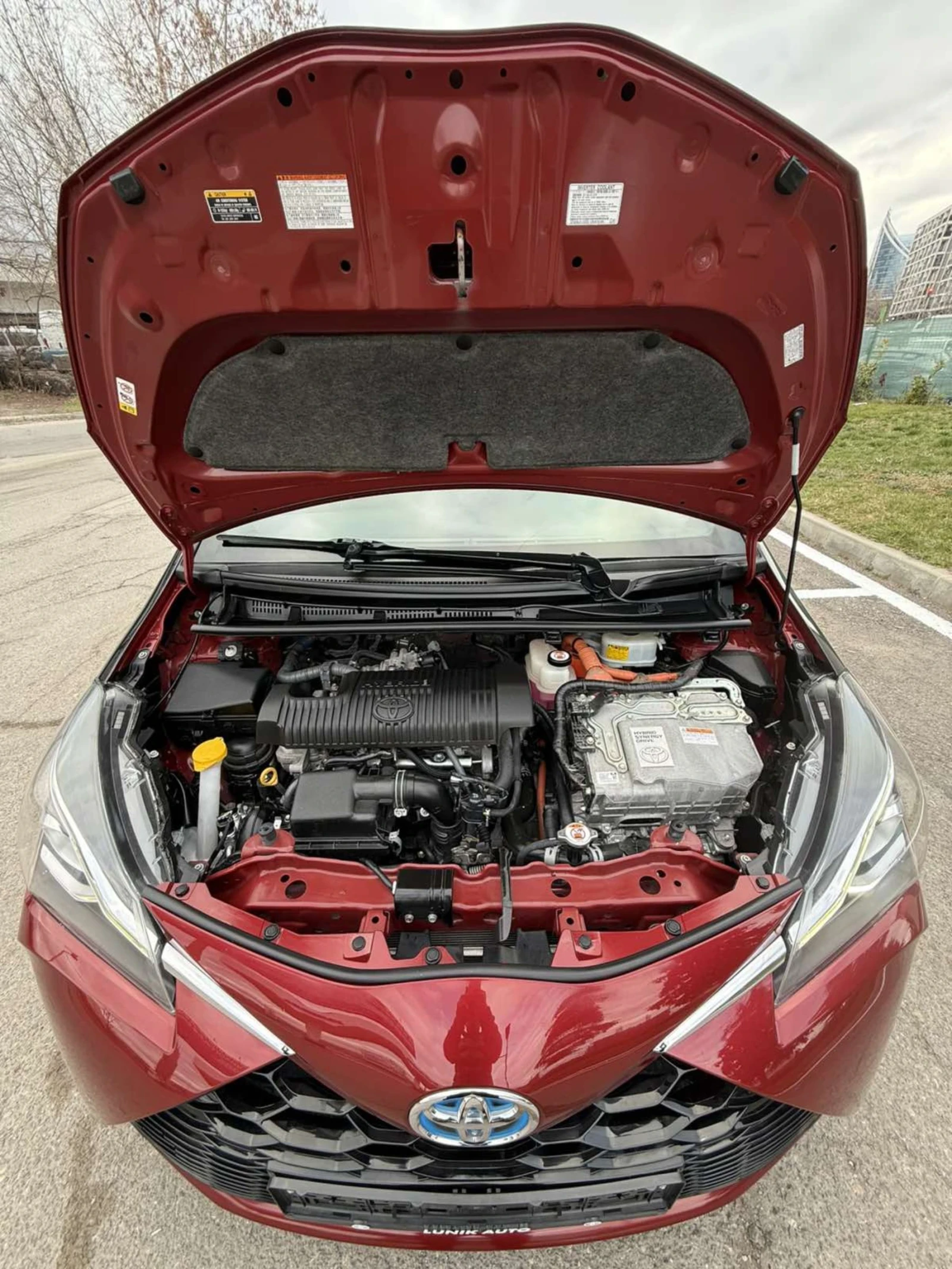 Toyota Yaris HYBRID BiTone 90000км, снимка 16 - Автомобили и джипове - 53940378