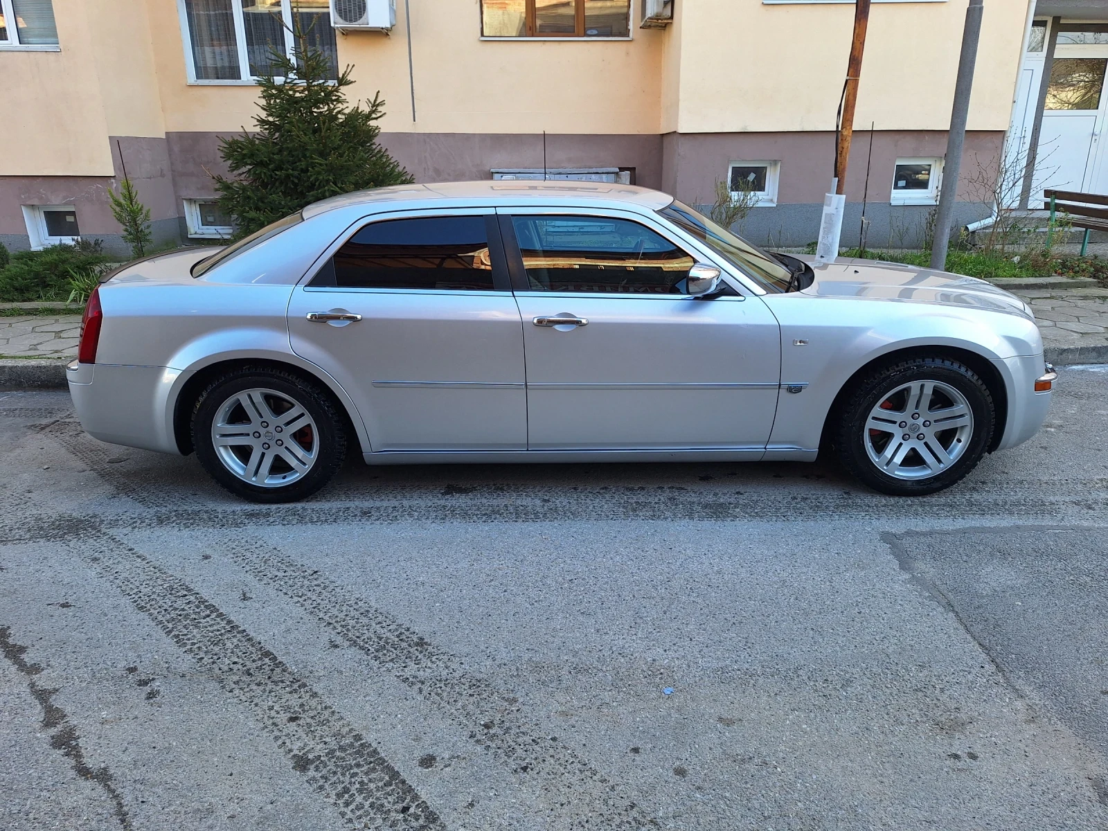 Chrysler 300c 3.0, снимка 4 - Автомобили и джипове - 54554106