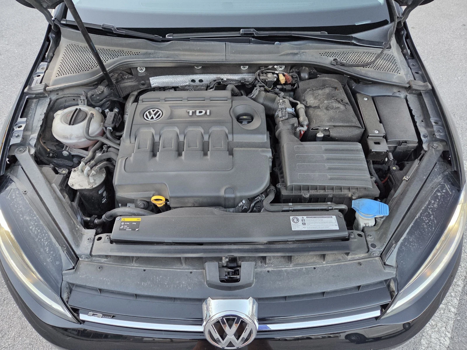 VW Golf 1.6d R-Line LED, снимка 14 - Автомобили и джипове - 54140747