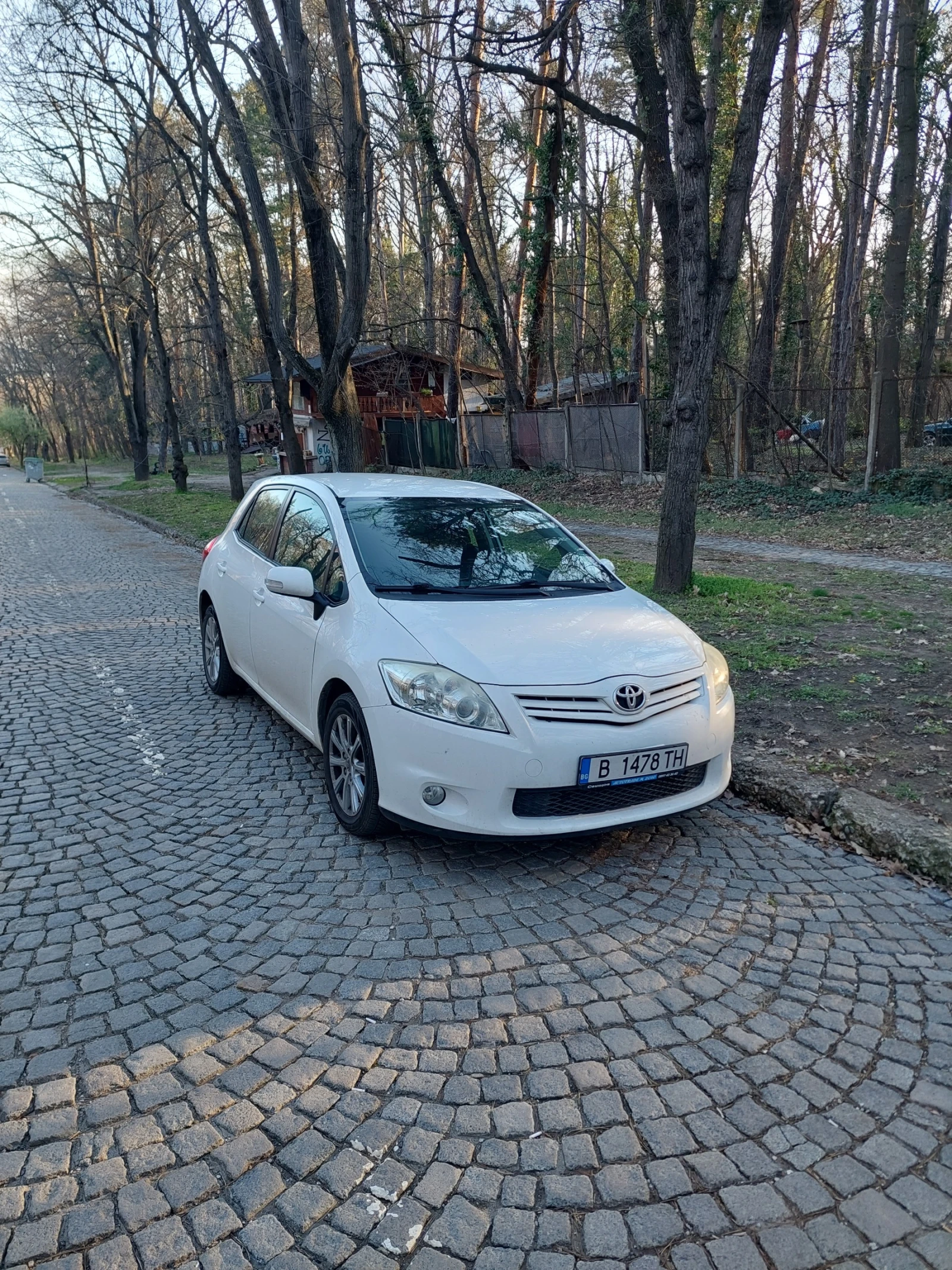 Toyota Auris, снимка 4 - Автомобили и джипове - 54218667