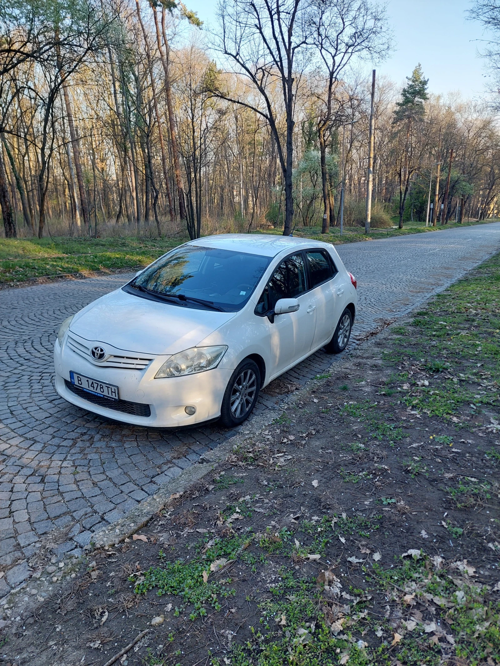 Toyota Auris, снимка 3 - Автомобили и джипове - 54218667