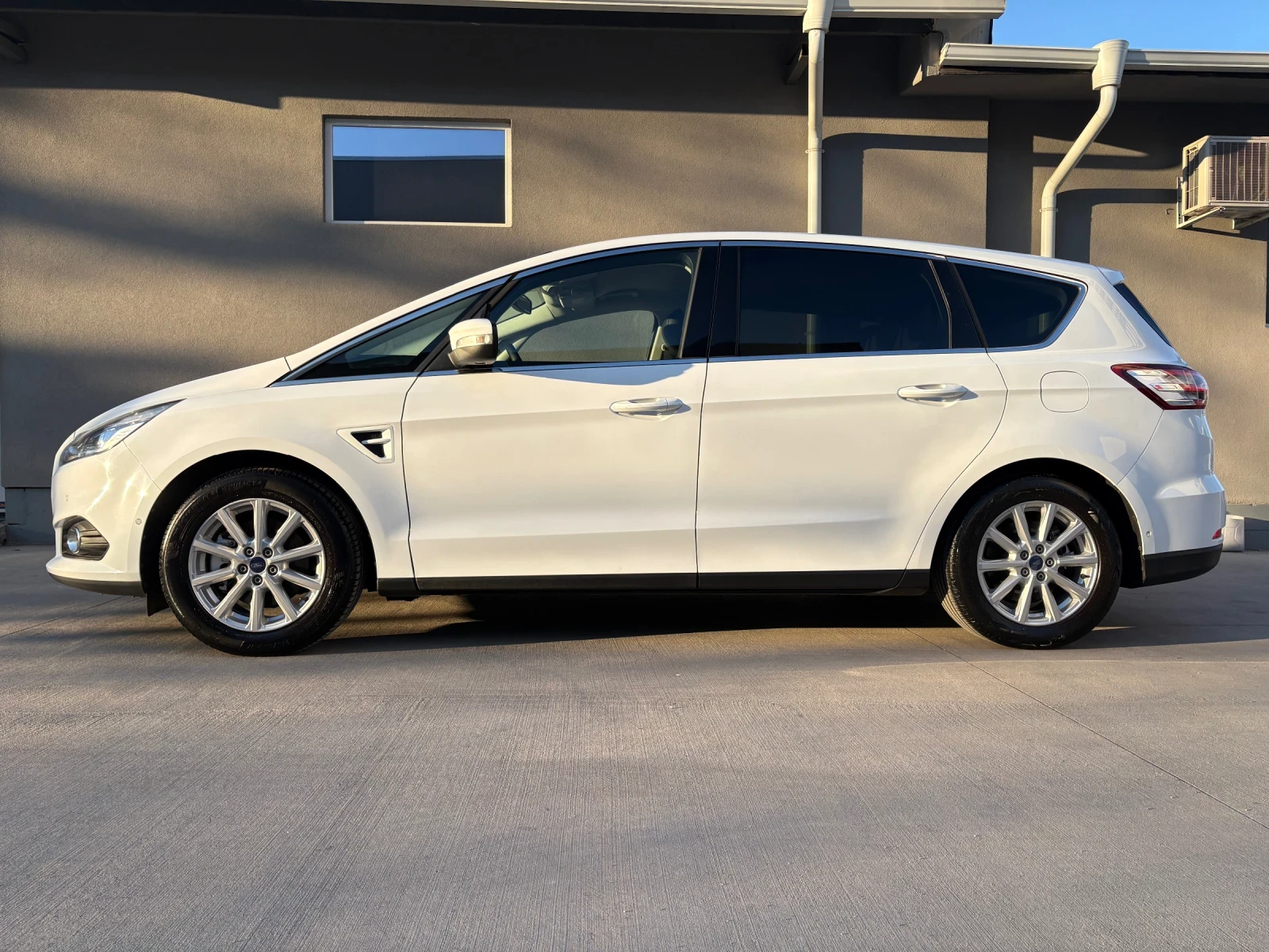 Ford S-Max Titanium 2.0 diesel 150kc Euro6 Automatic TOП, снимка 3 - Автомобили и джипове - 54248744