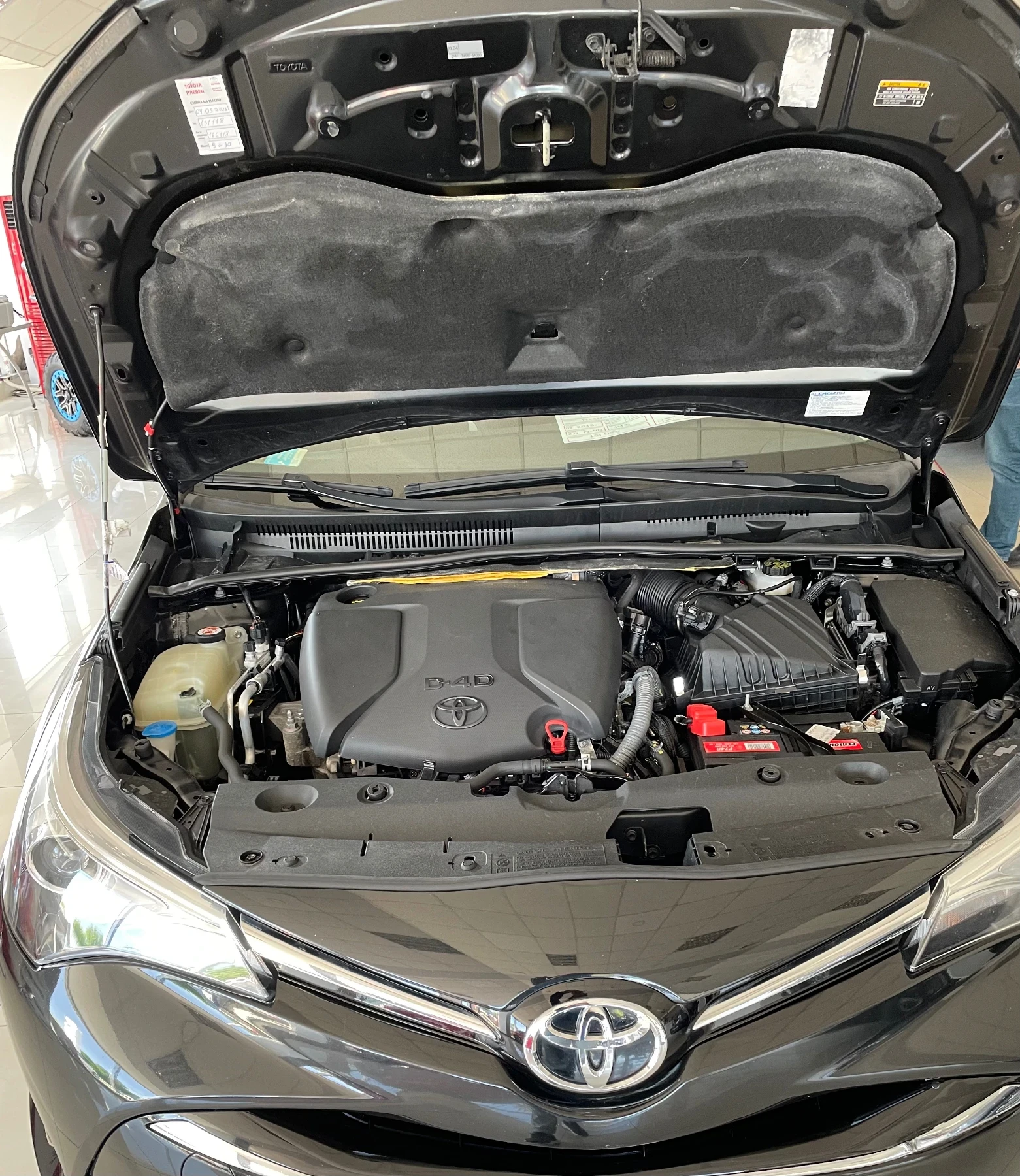 Toyota Avensis 2.0 D4D Сервизна история + Гаранция в Тойота, снимка 16 - Автомобили и джипове - 54378973