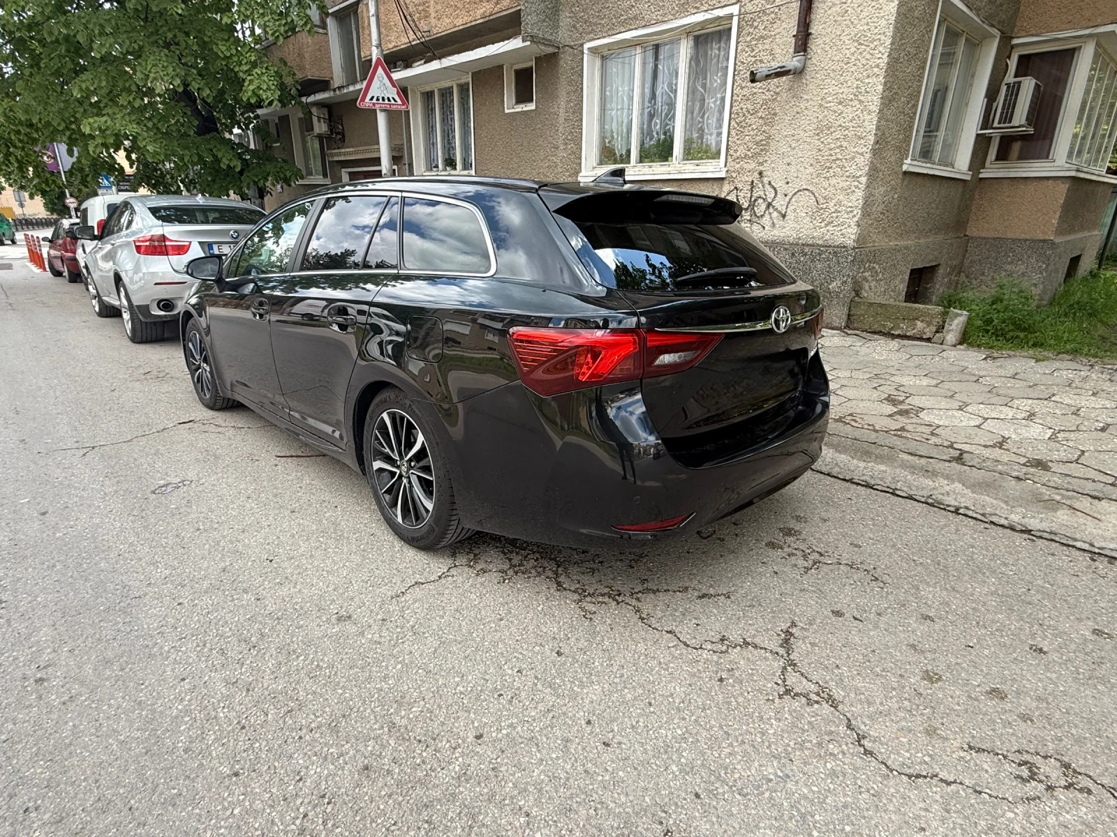 Toyota Avensis 2.0 D4D Сервизна история + Гаранция в Тойота, снимка 6 - Автомобили и джипове - 54378973