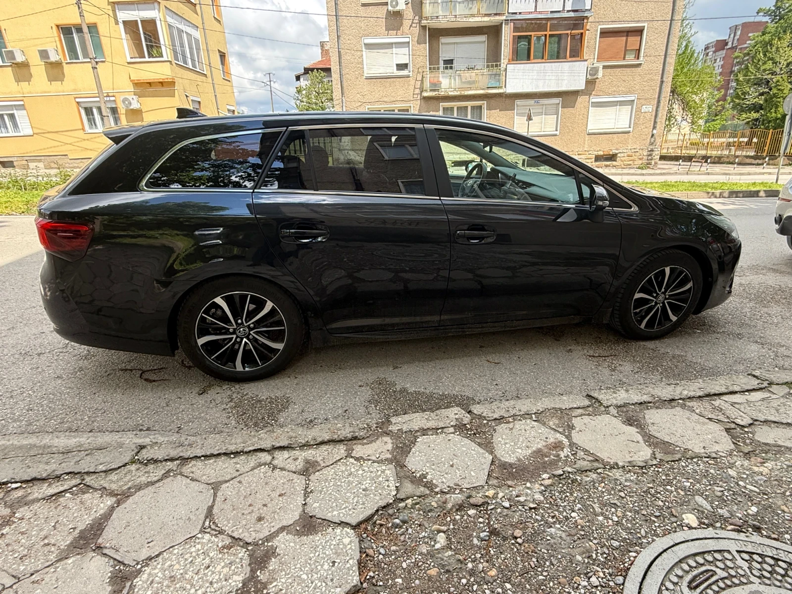 Toyota Avensis 2.0 D4D Сервизна история + Гаранция в Тойота, снимка 4 - Автомобили и джипове - 54378973