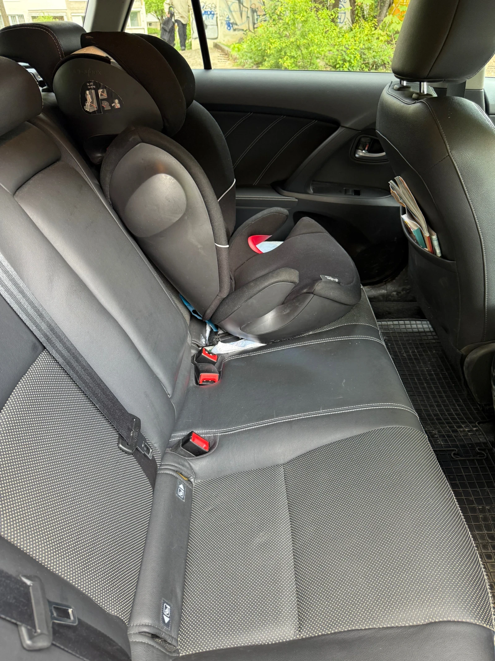Toyota Avensis 2.0 D4D Сервизна история + Гаранция в Тойота, снимка 13 - Автомобили и джипове - 54378973