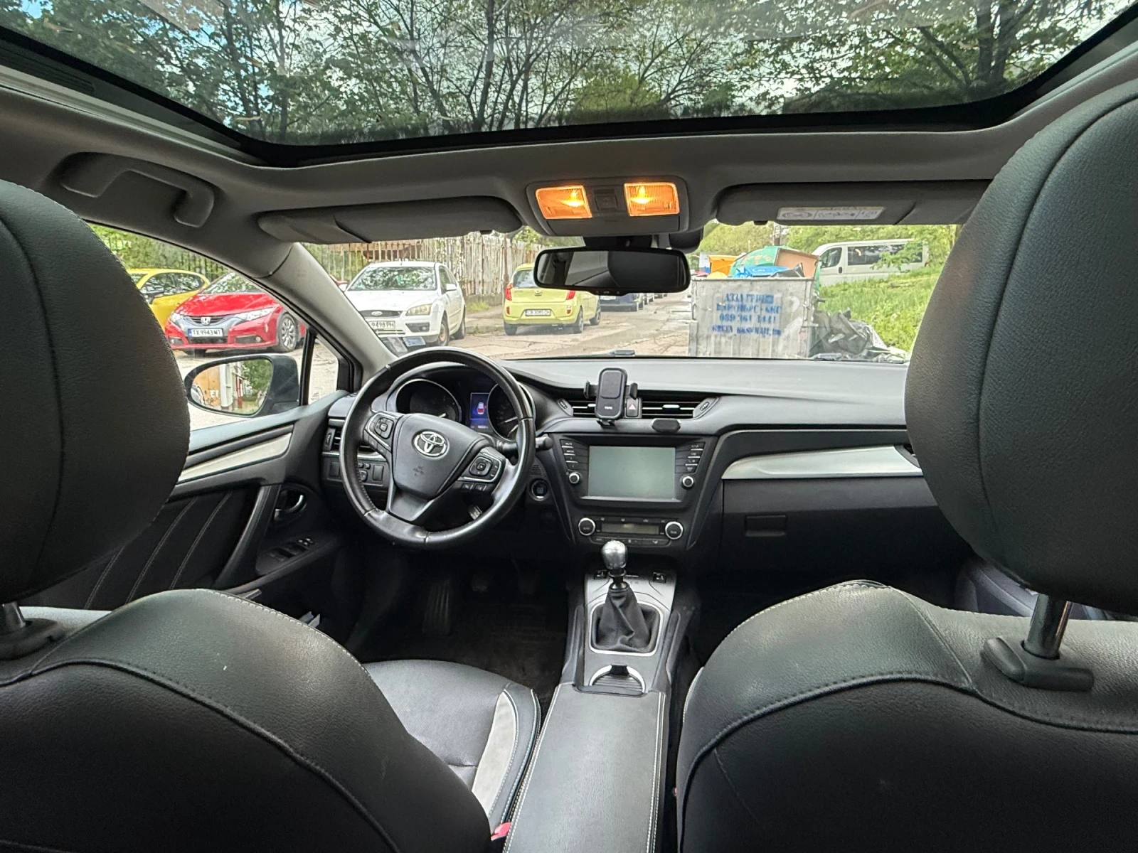 Toyota Avensis 2.0 D4D Сервизна история + Гаранция в Тойота, снимка 11 - Автомобили и джипове - 54378973