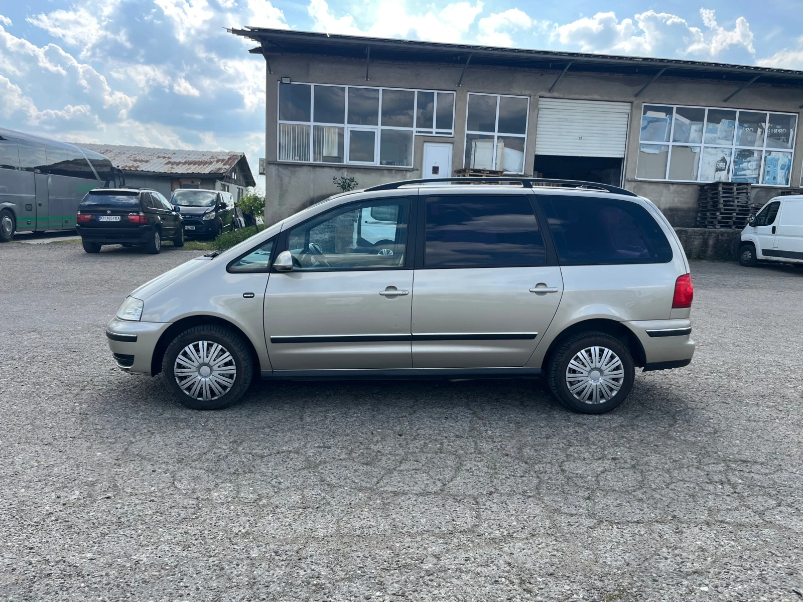 VW Sharan 1.9 TDI, 7 места, ЛИЗИНГ, автоматик, снимка 4 - Автомобили и джипове - 54509022
