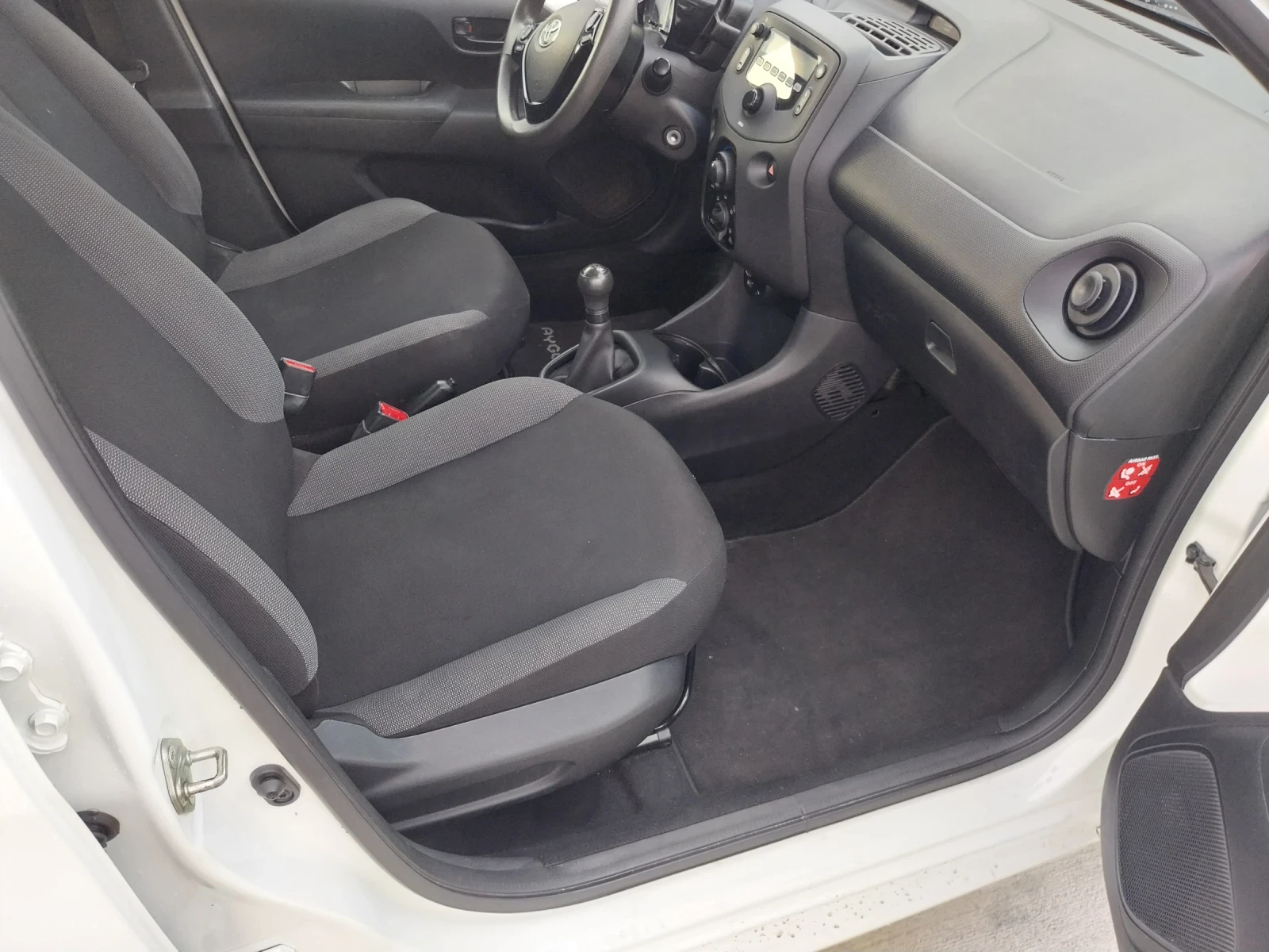 Toyota Aygo, снимка 9 - Автомобили и джипове - 55149341
