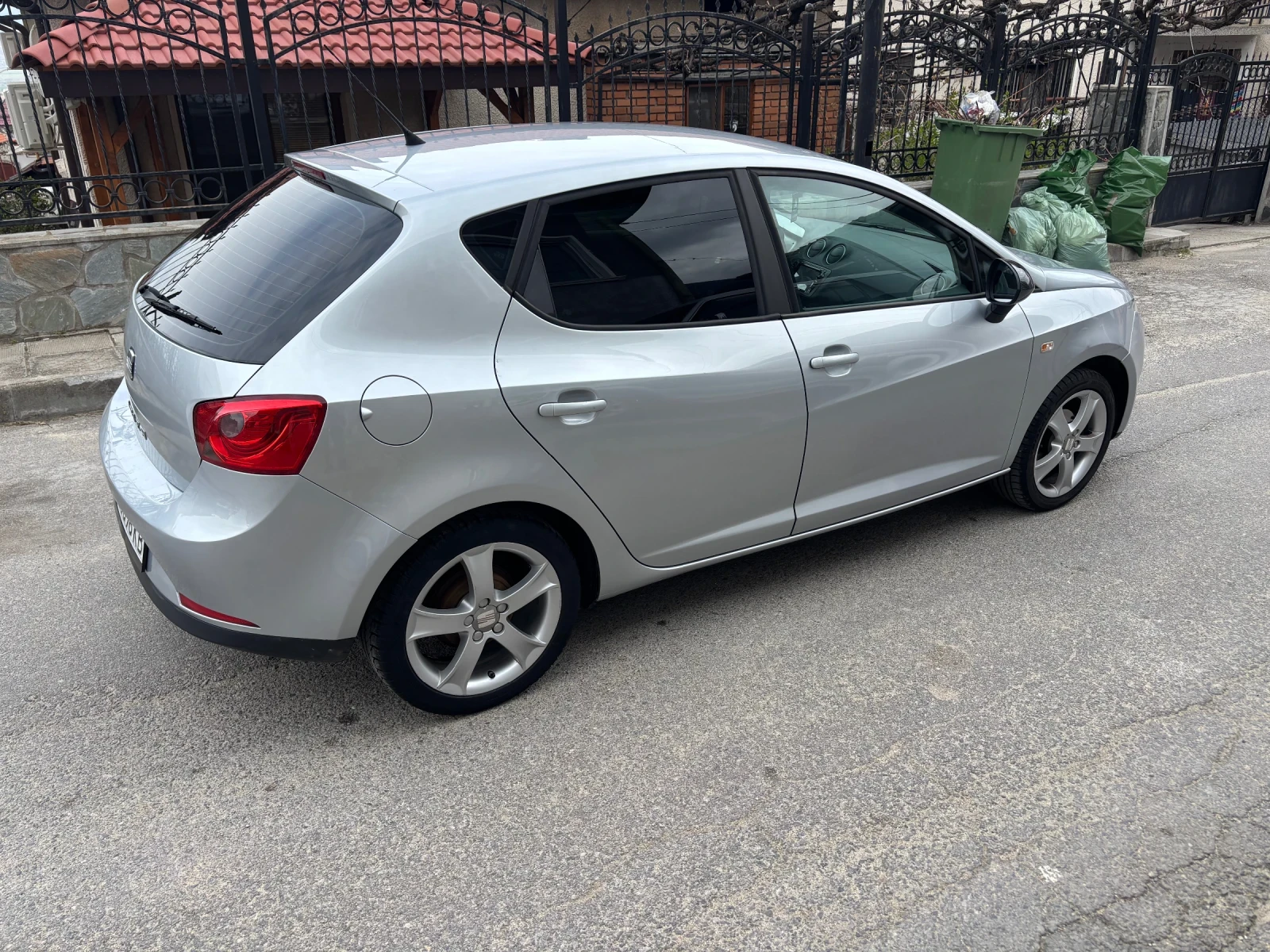 Seat Ibiza 1.2 LPG , снимка 4 - Автомобили и джипове - 55264363