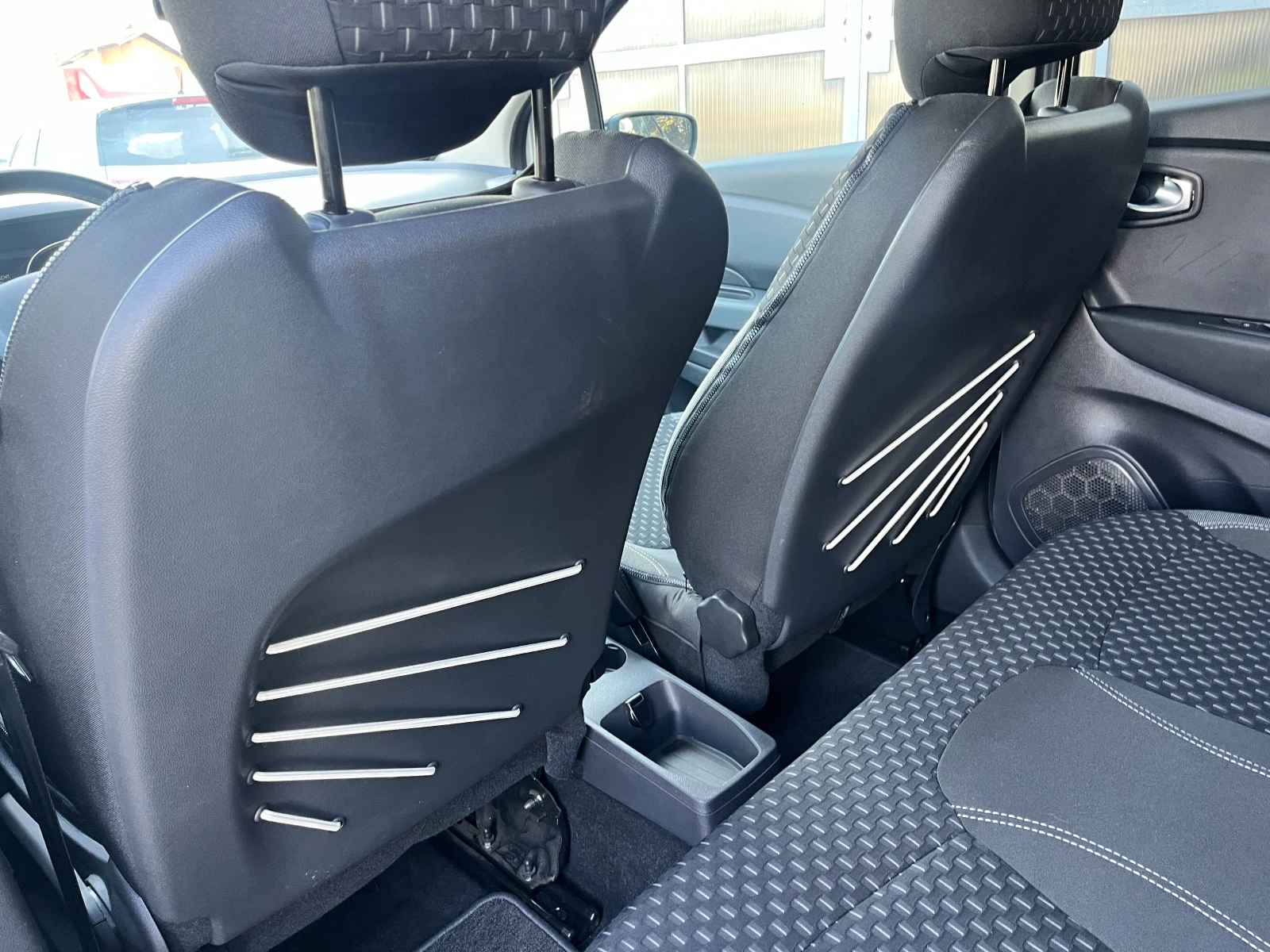 Renault Captur 1.3i AВТОМАТИК EURO6d , снимка 11 - Автомобили и джипове - 56157043