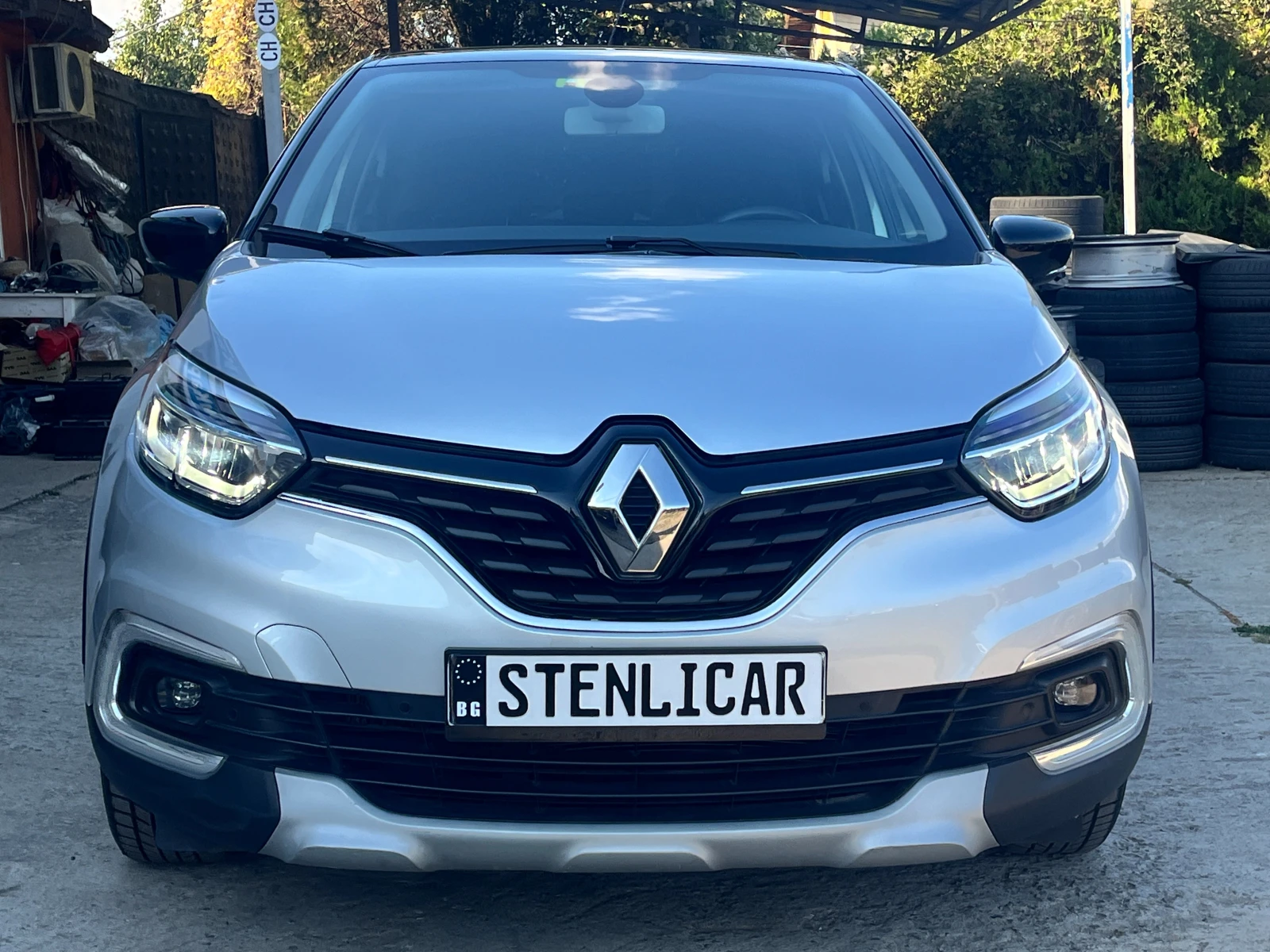 Renault Captur 1.3i AВТОМАТИК EURO6d , снимка 4 - Автомобили и джипове - 56157043